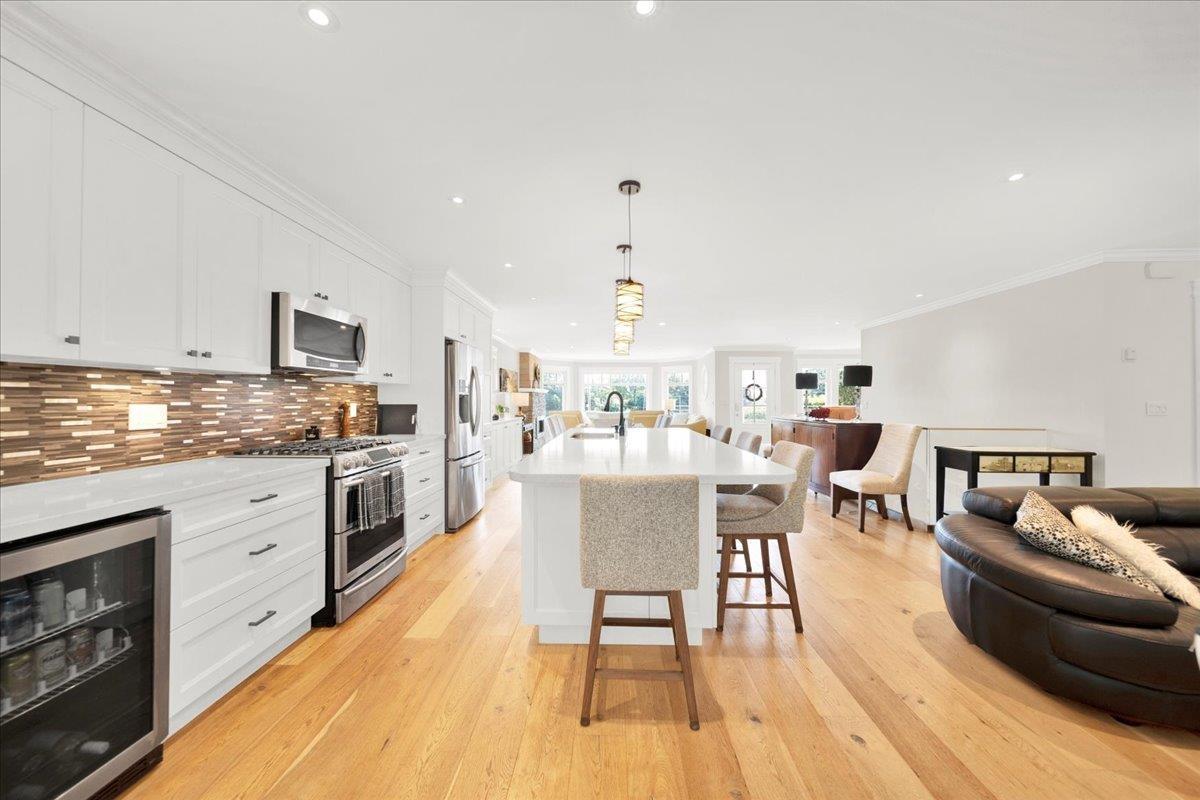16063 8 Avenue Property Photo 11