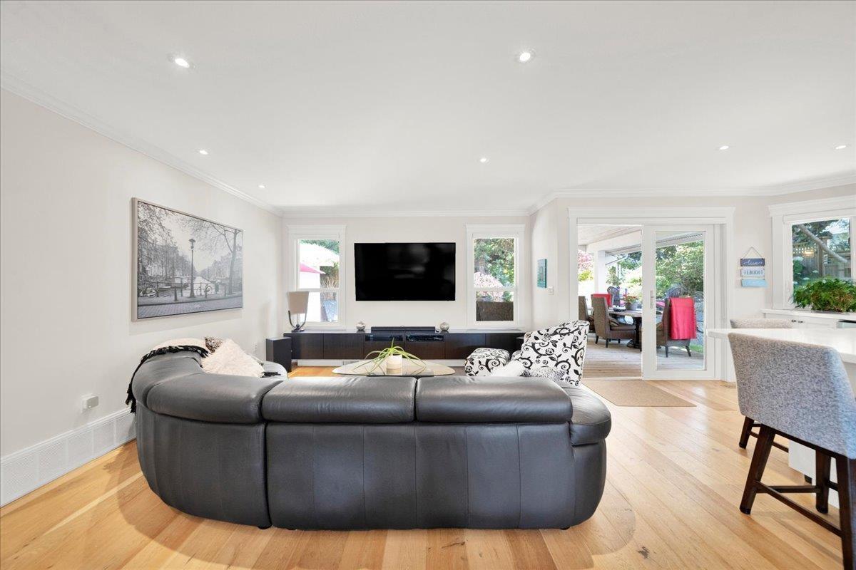 16063 8 Avenue Property Photo 13