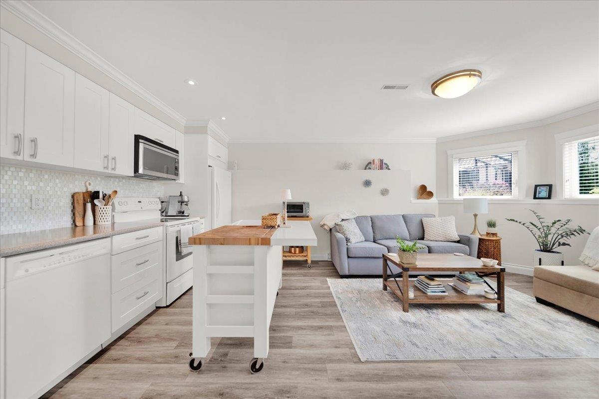 16063 8 Avenue Property Photo 28