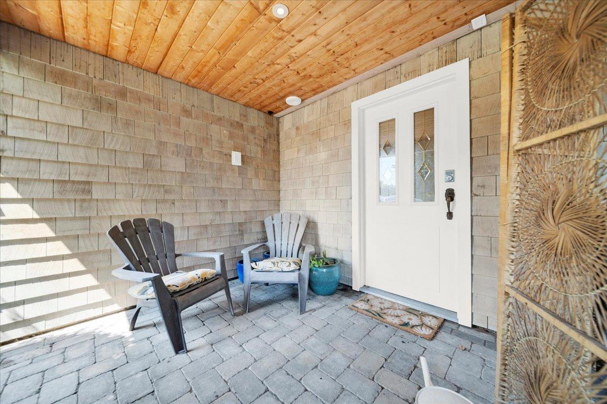 16063 8 Avenue Property Photo 32