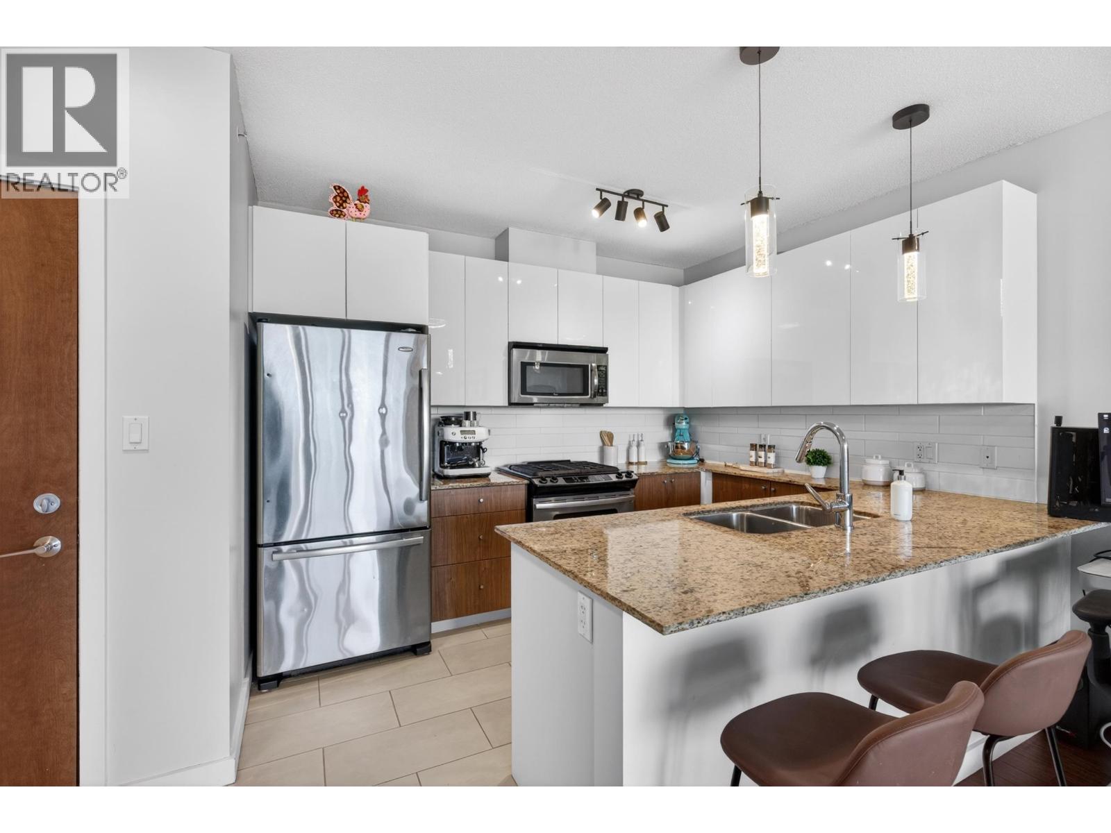 1601 280 Ross Drive Property Photo 5