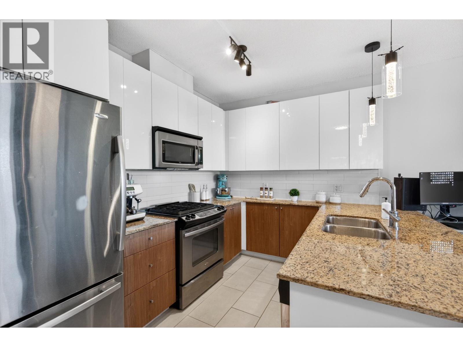 1601 280 Ross Drive Property Photo 6