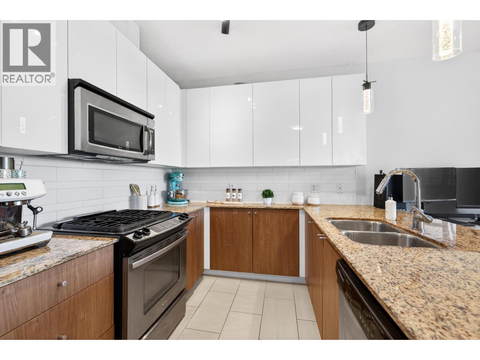 1601 280 Ross Drive Property Photo 7