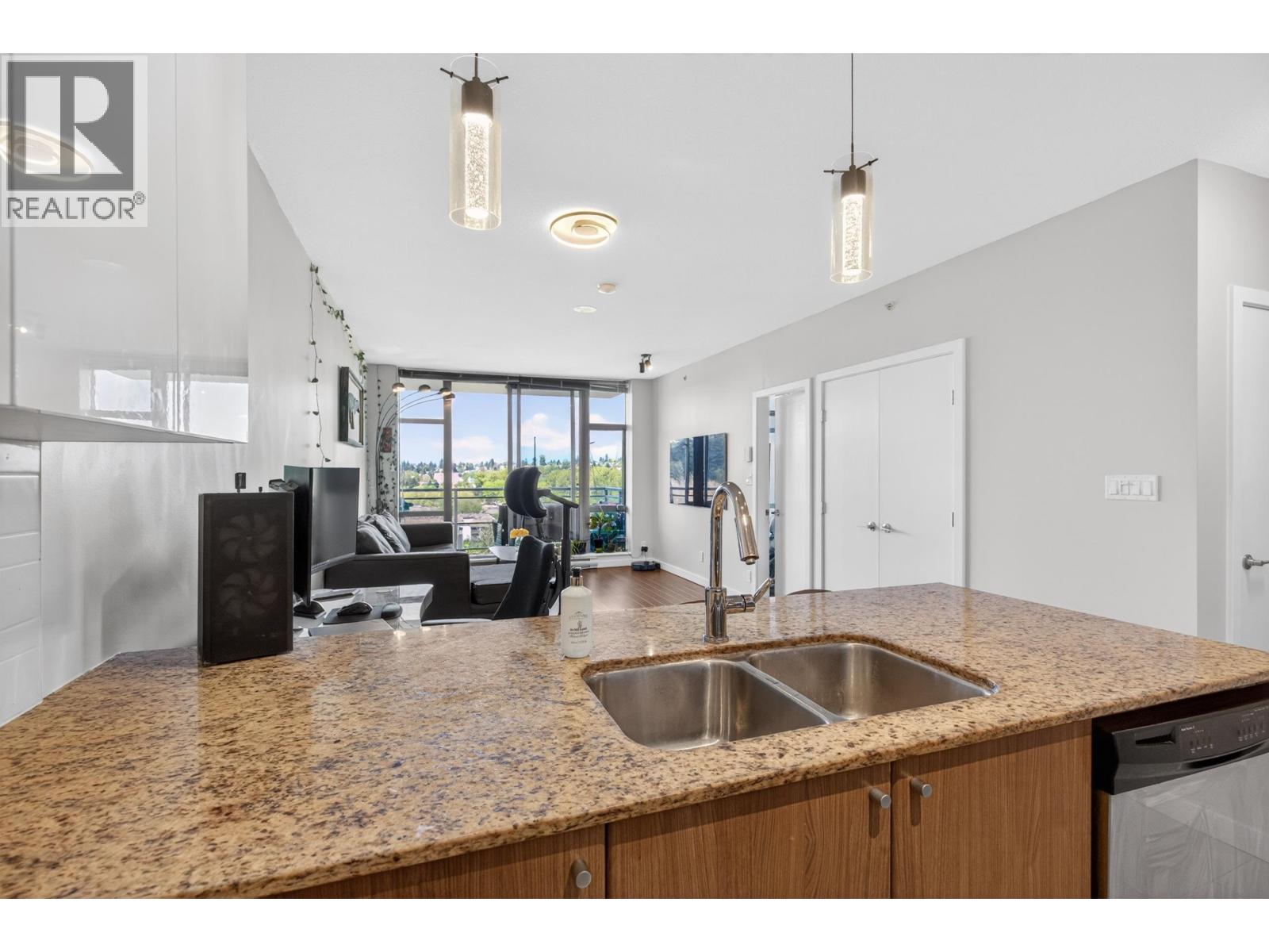 1601 280 Ross Drive Property Photo 11