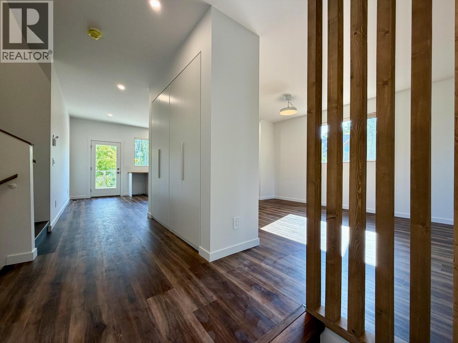 1821 Spruce Drive Property Photo 6