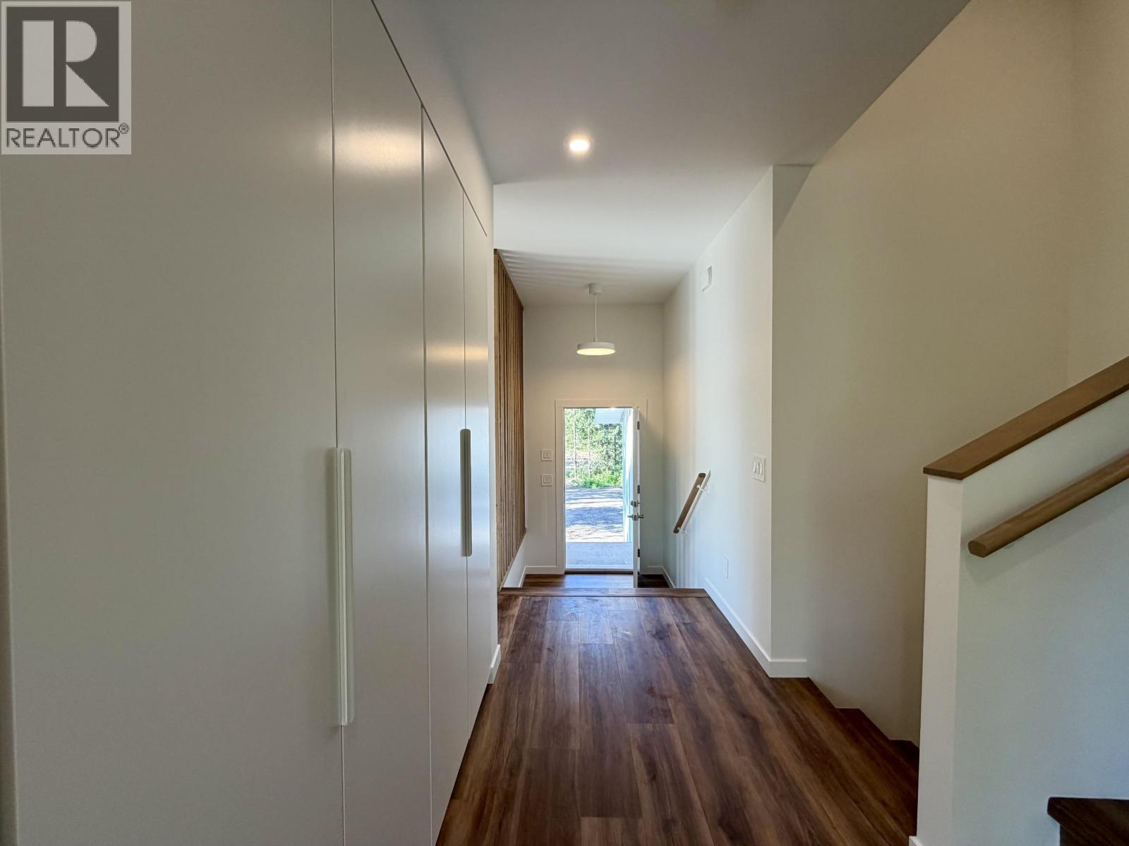 1821 Spruce Drive Property Photo 7