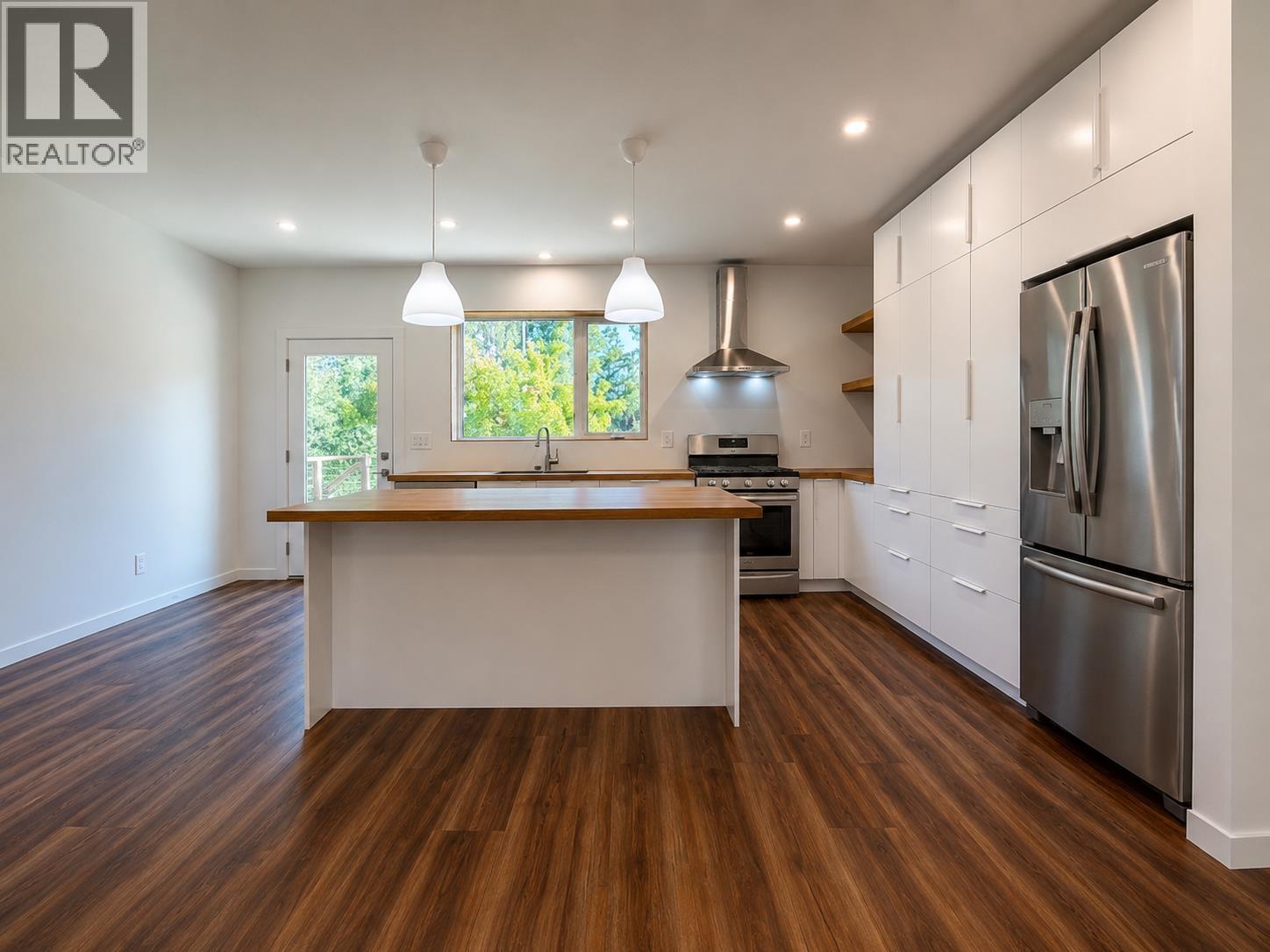 1821 Spruce Drive Property Photo 8