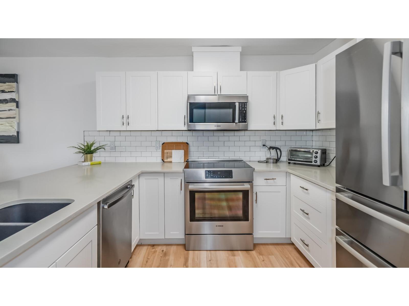 307 15272 19 Avenue Property Photo 14