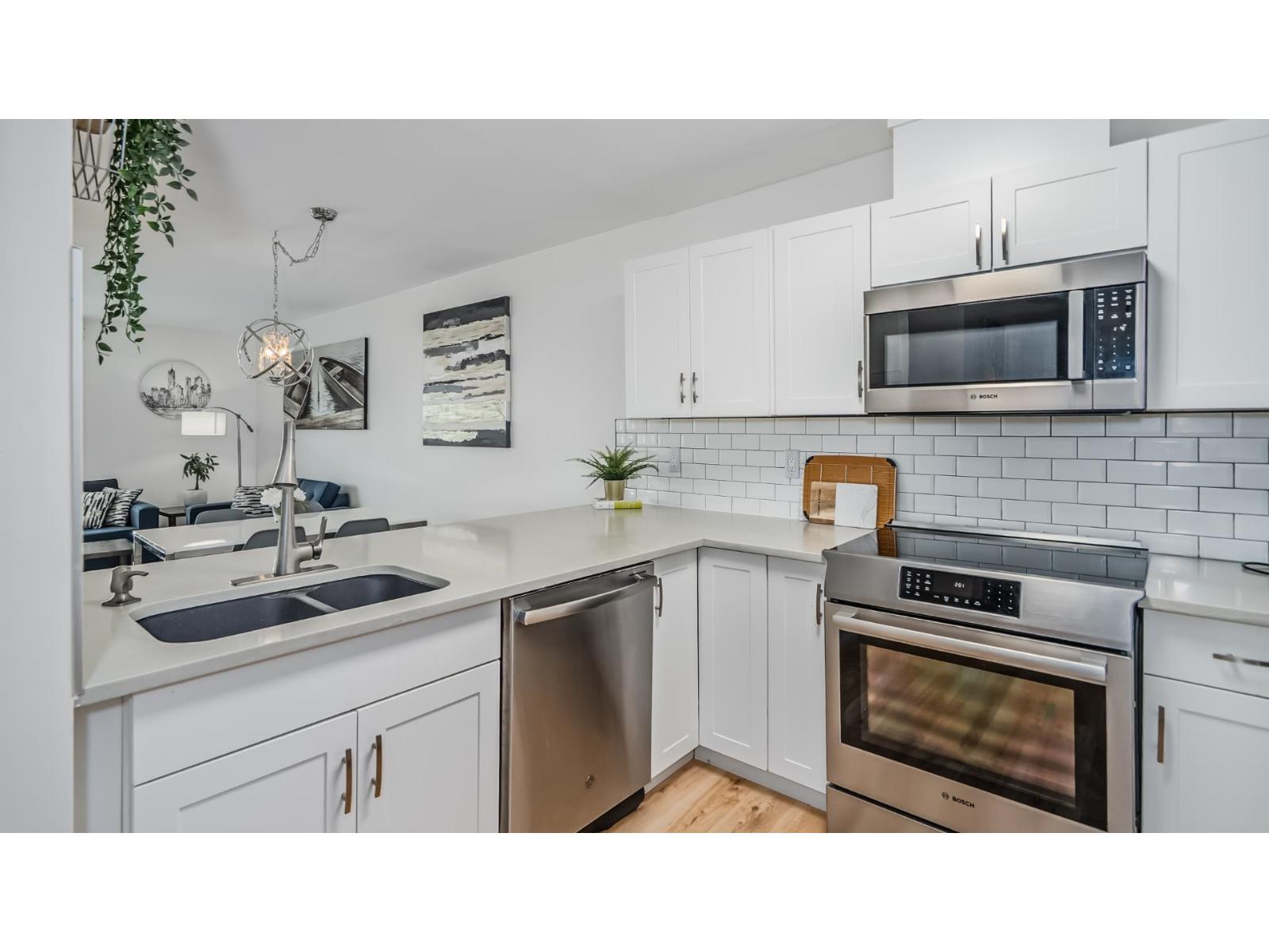 307 15272 19 Avenue Property Photo 15