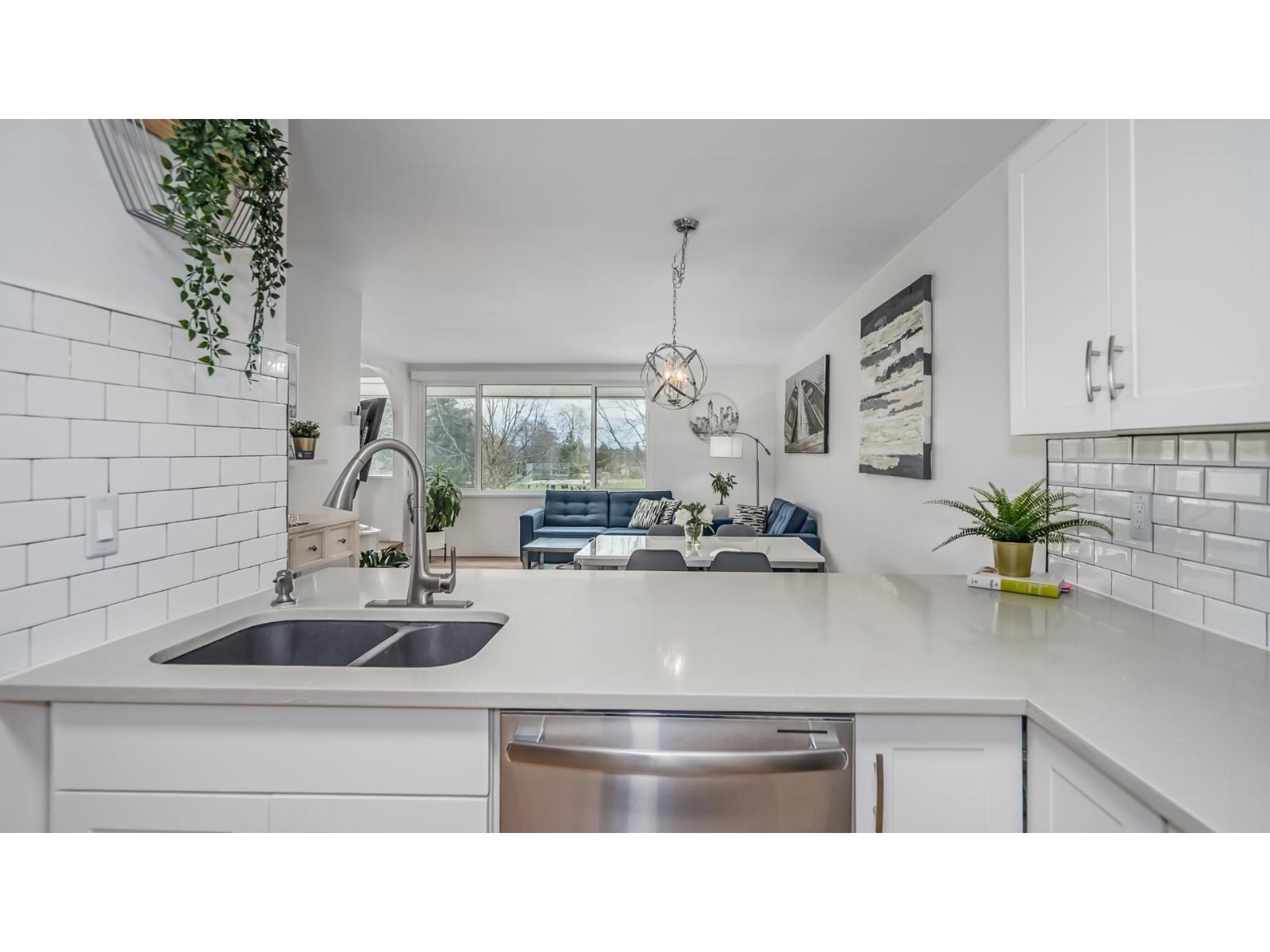 307 15272 19 Avenue Property Photo 16