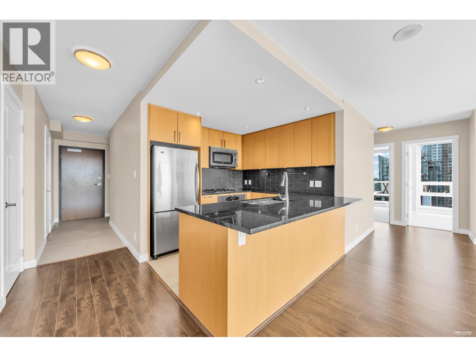 2805 2978 Glen Drive Property Photo 4