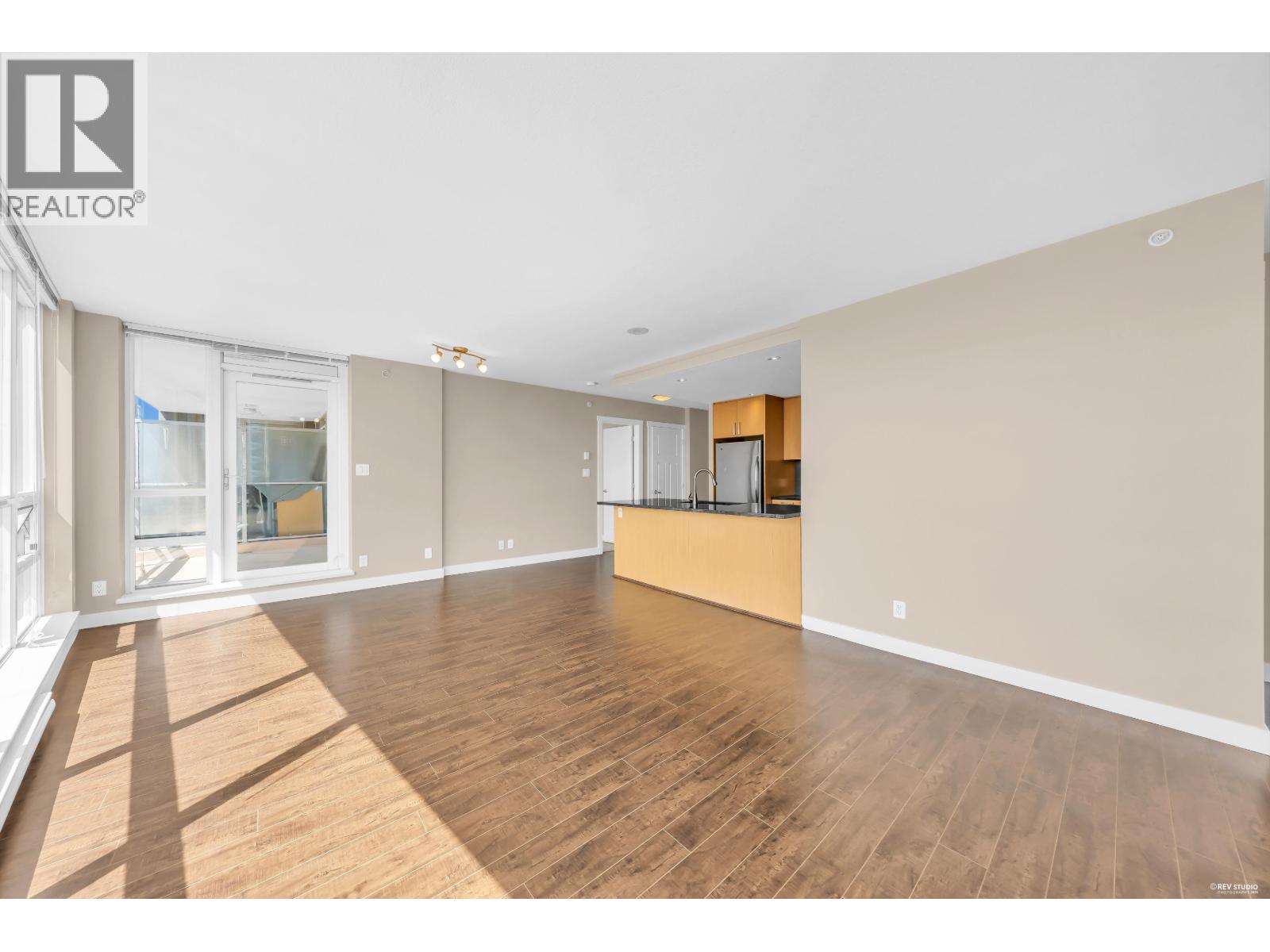 2805 2978 Glen Drive Property Photo 5
