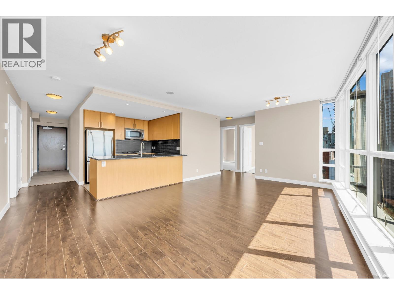 2805 2978 Glen Drive Property Photo 6