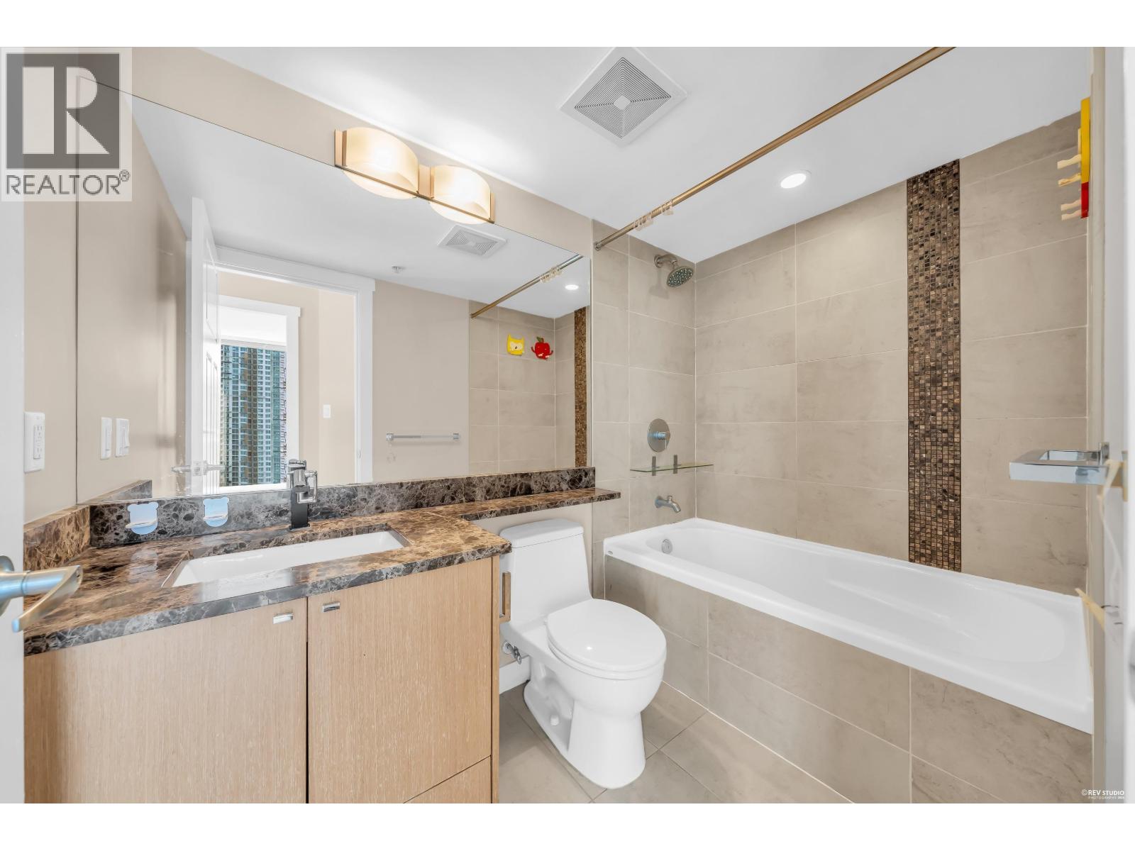 2805 2978 Glen Drive Property Photo 17