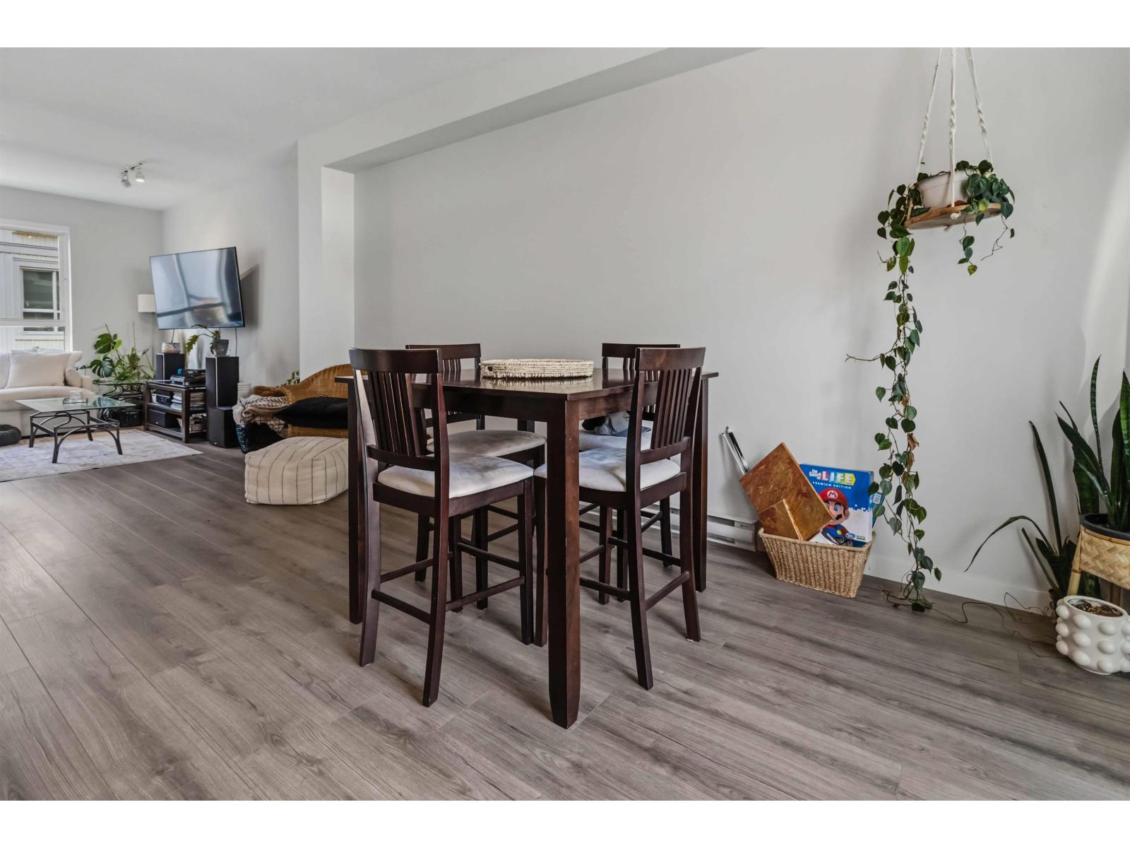 132 8335 Nelson Street Property Photo 6