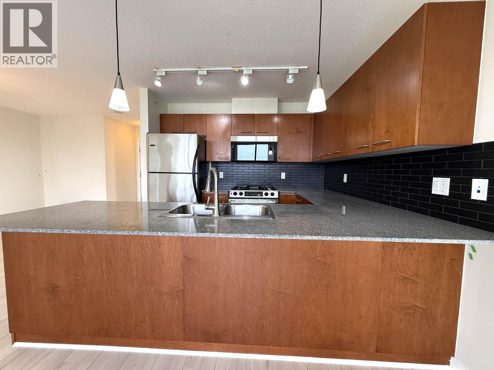14XX 4333 CENTRAL BOULEVARD Property Photo 1