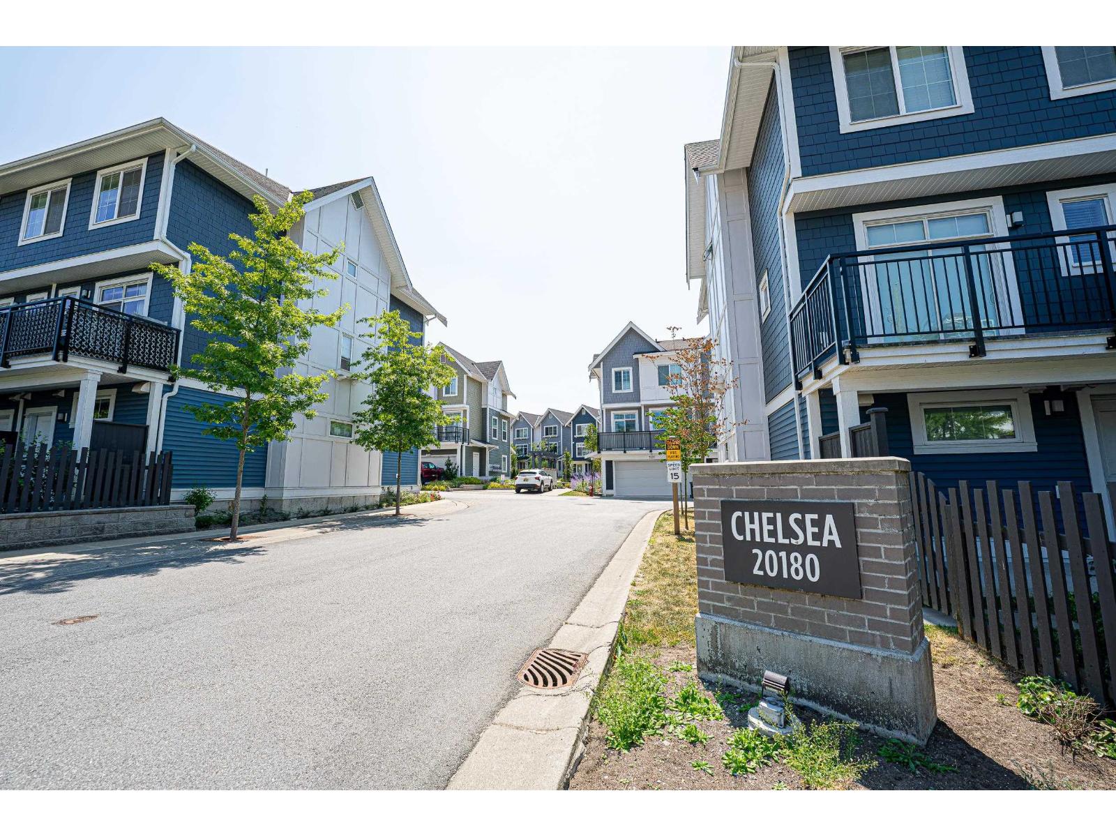 68 20180 84 Avenue Property Photo 3