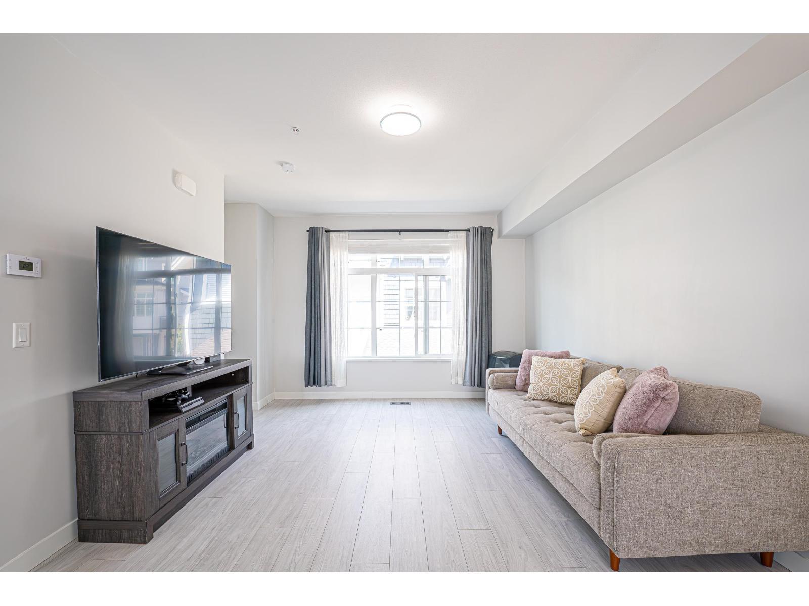 68 20180 84 Avenue Property Photo 20