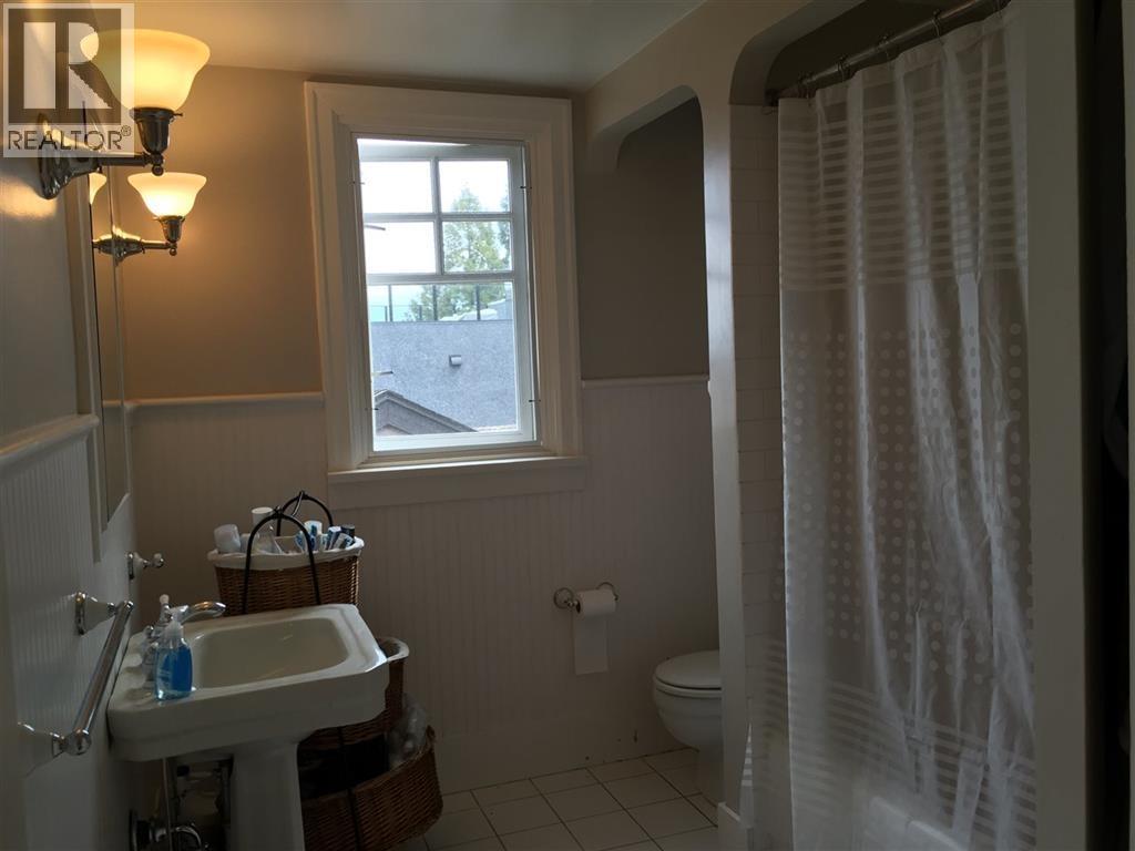 4633 W 4th Avenue Property Photo 11