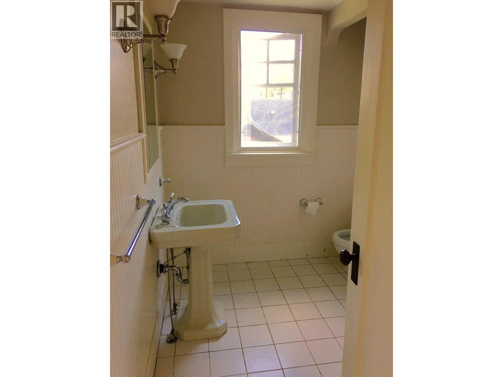 4633 W 4th Avenue Property Photo 18