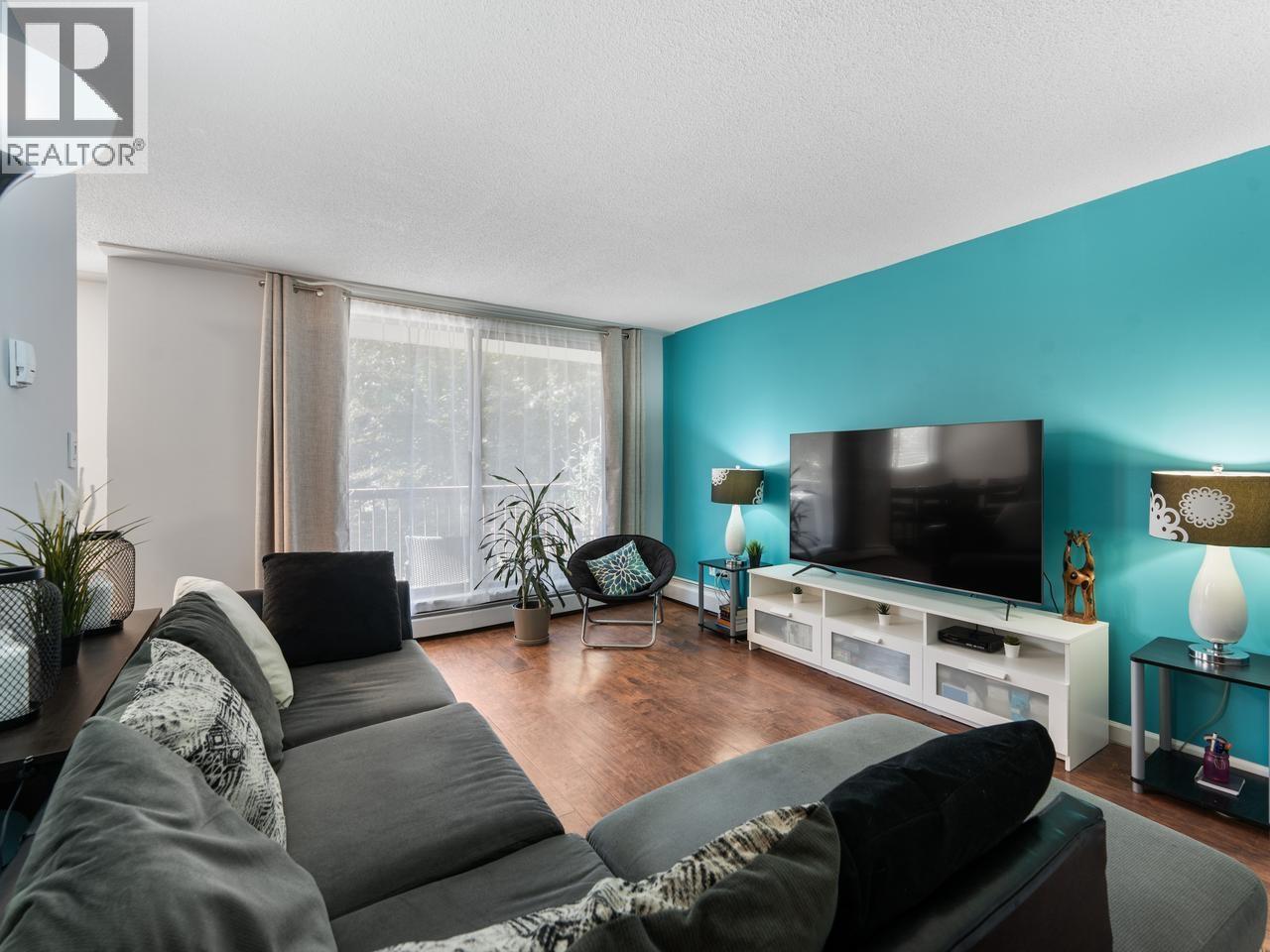 404 320 Royal Avenue Property Photo 1