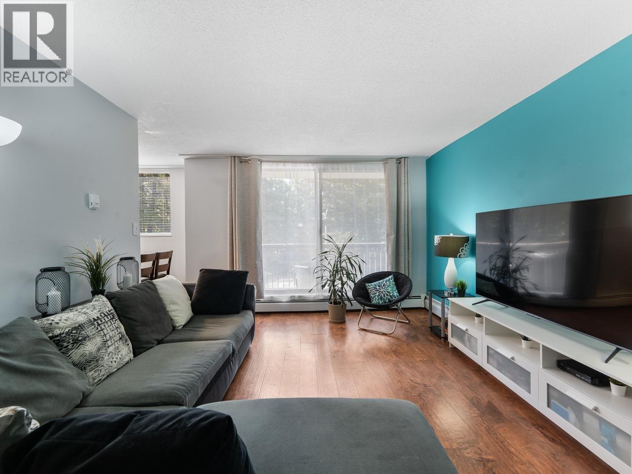 404 320 Royal Avenue Property Photo 2