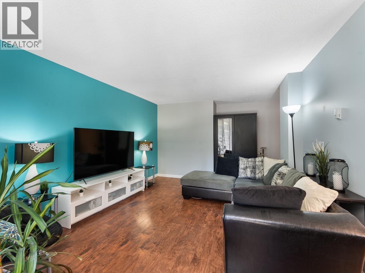 404 320 Royal Avenue Property Photo 3