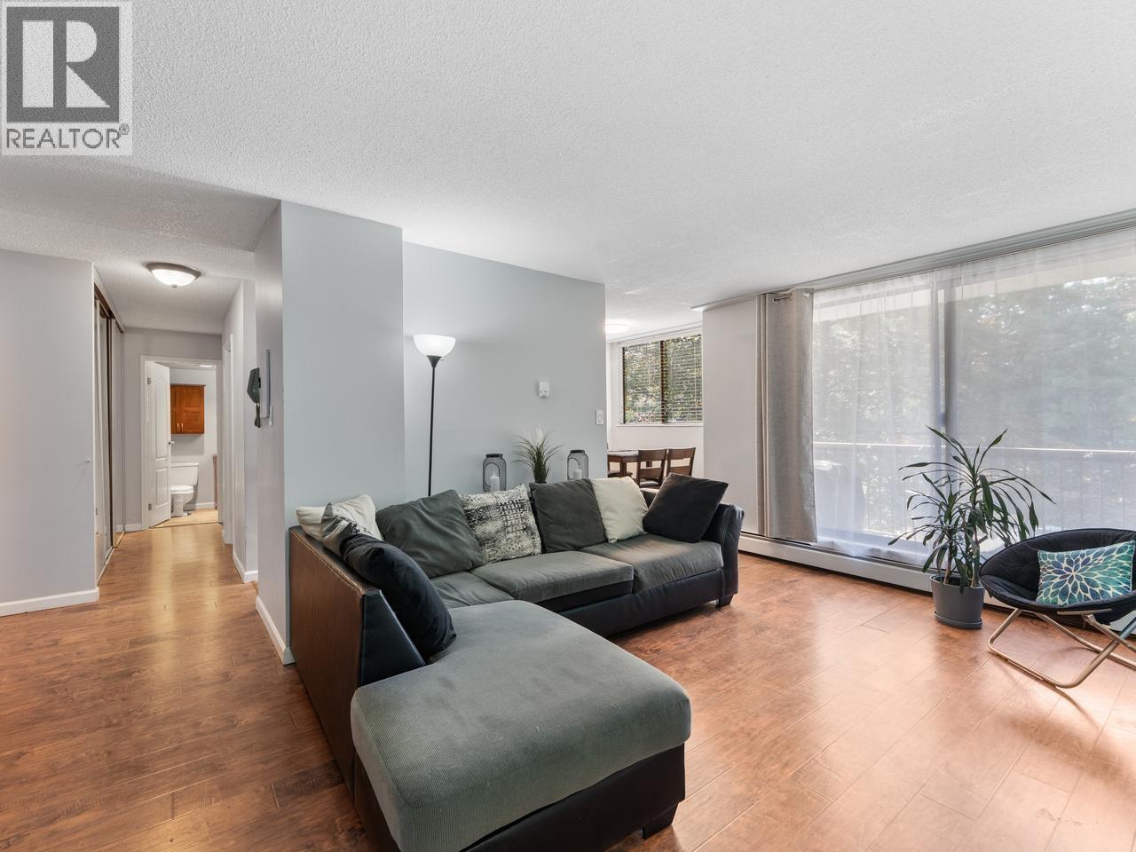 404 320 Royal Avenue Property Photo 4