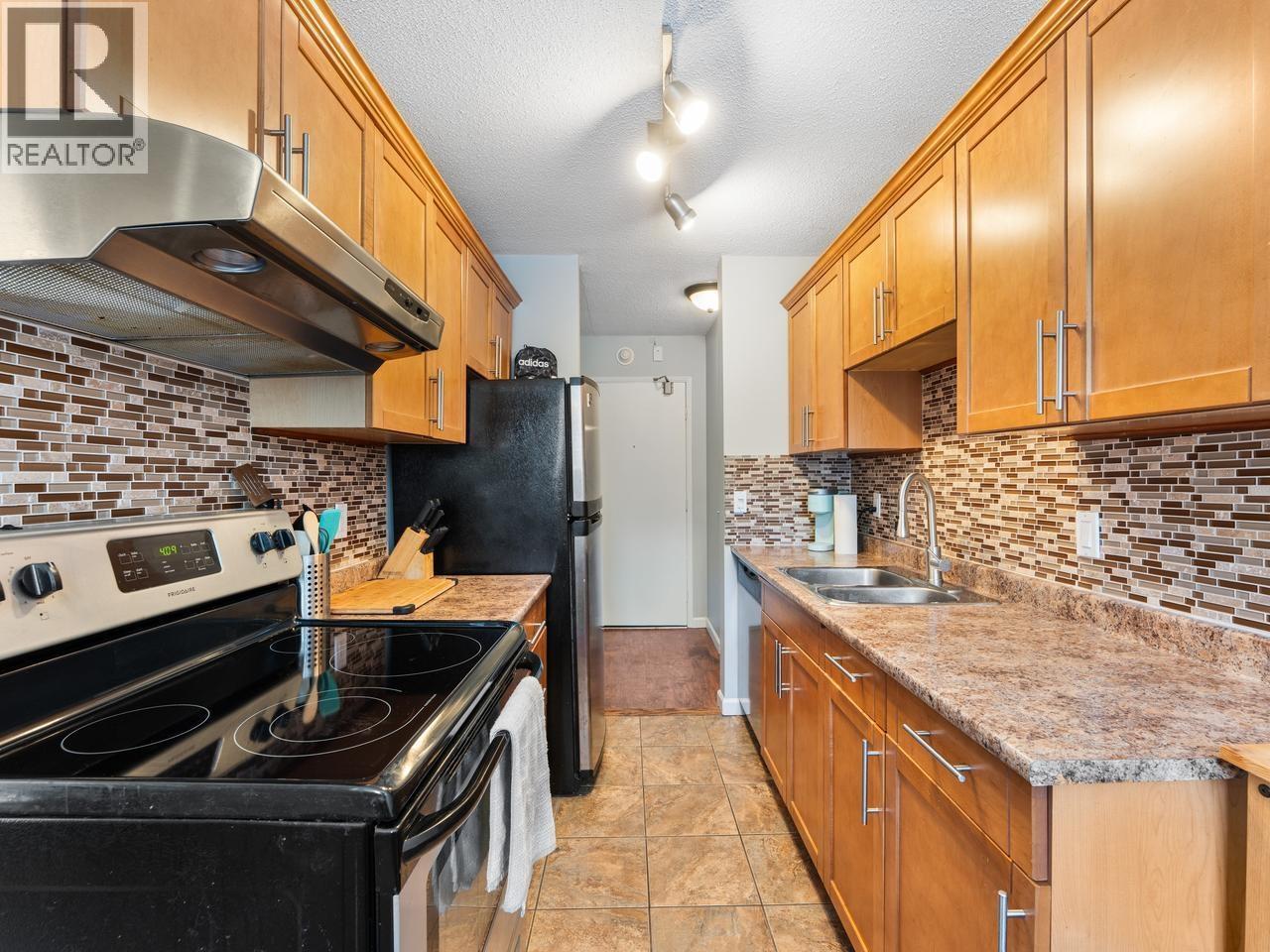 404 320 Royal Avenue Property Photo 6