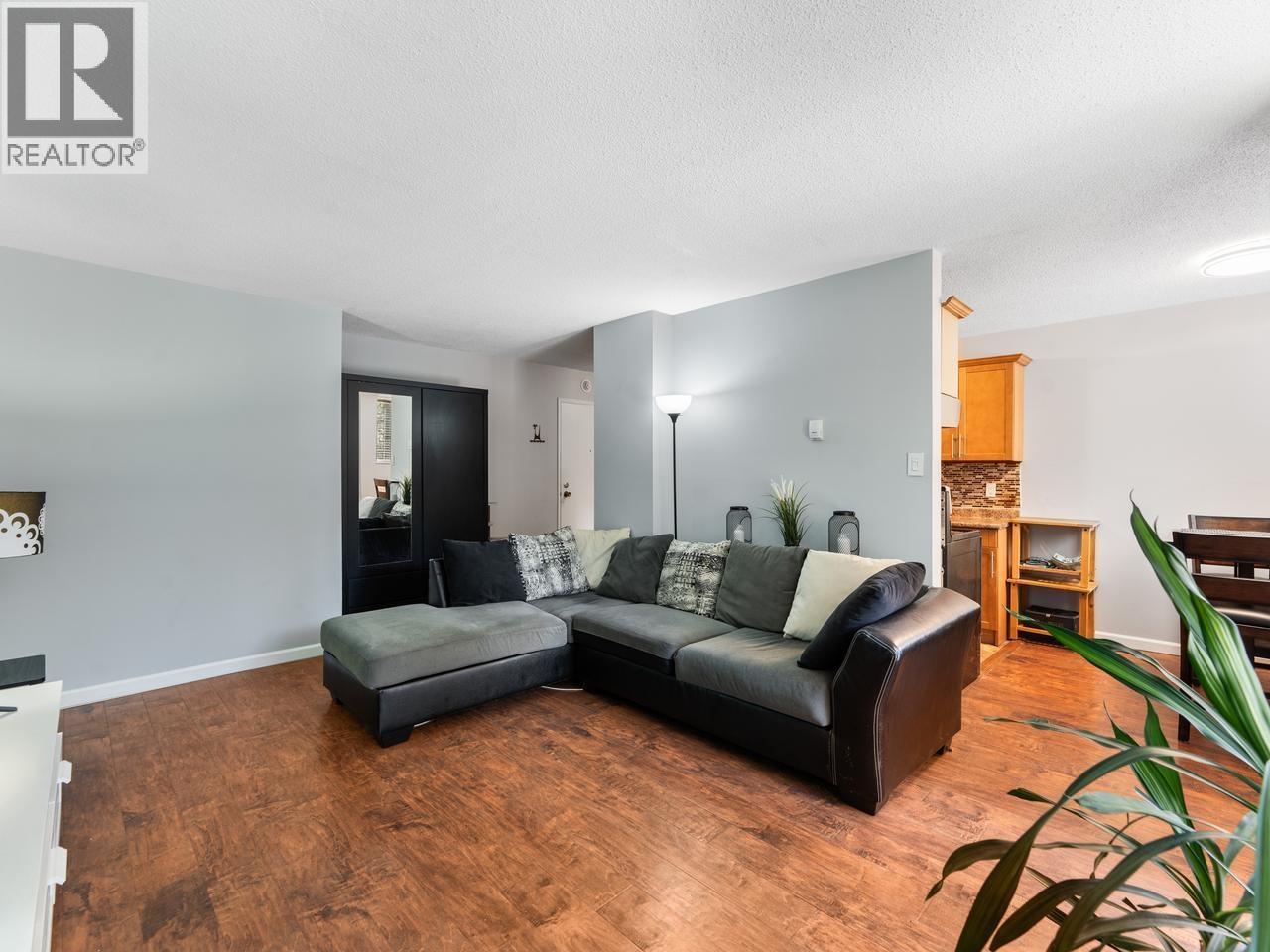 404 320 Royal Avenue Property Photo 9