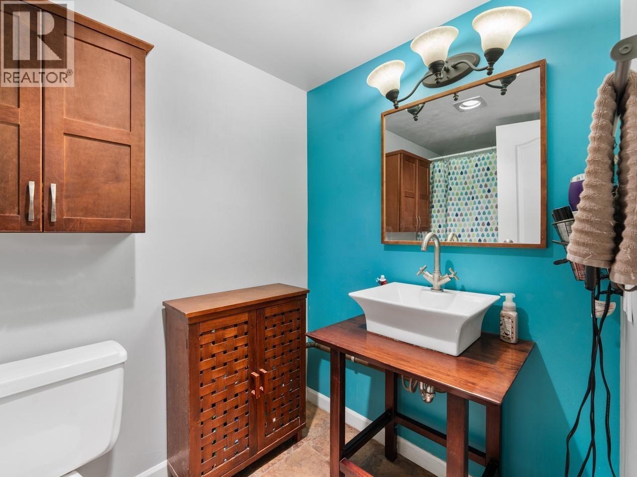 404 320 Royal Avenue Property Photo 12