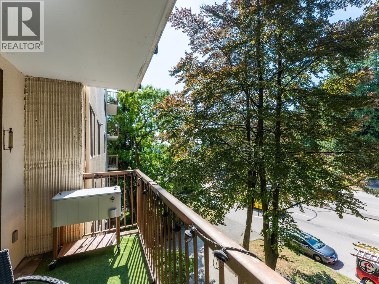 404 320 Royal Avenue Property Photo 16