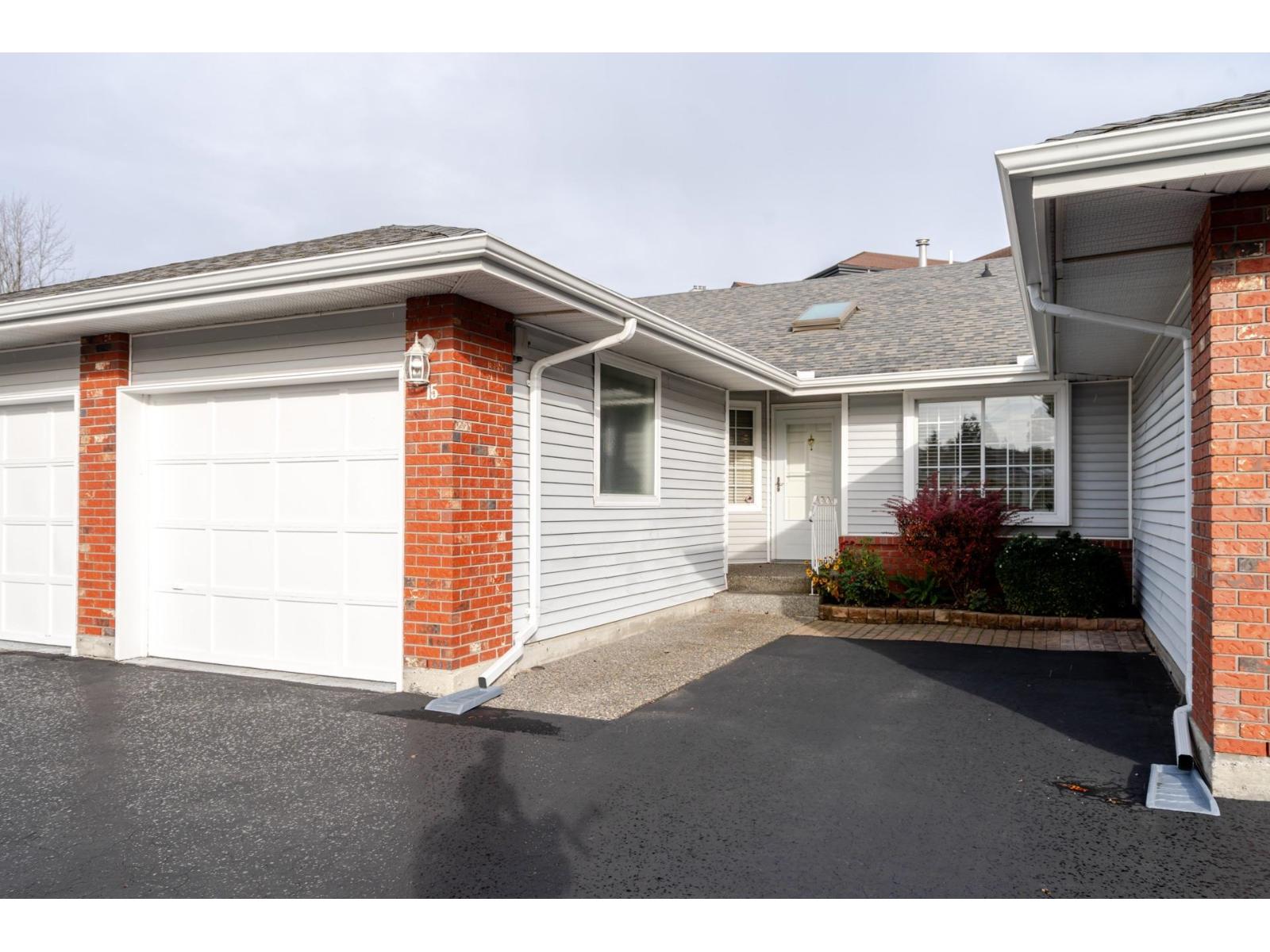 15 5365 205 Street Property Photo 2