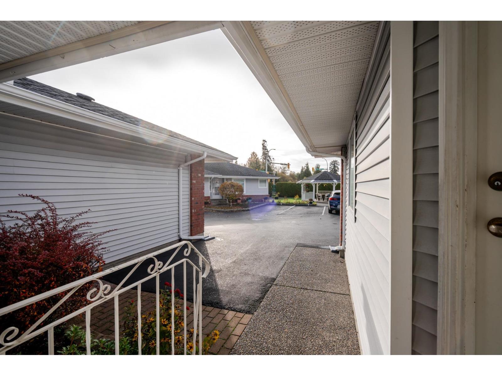 15 5365 205 Street Property Photo 3