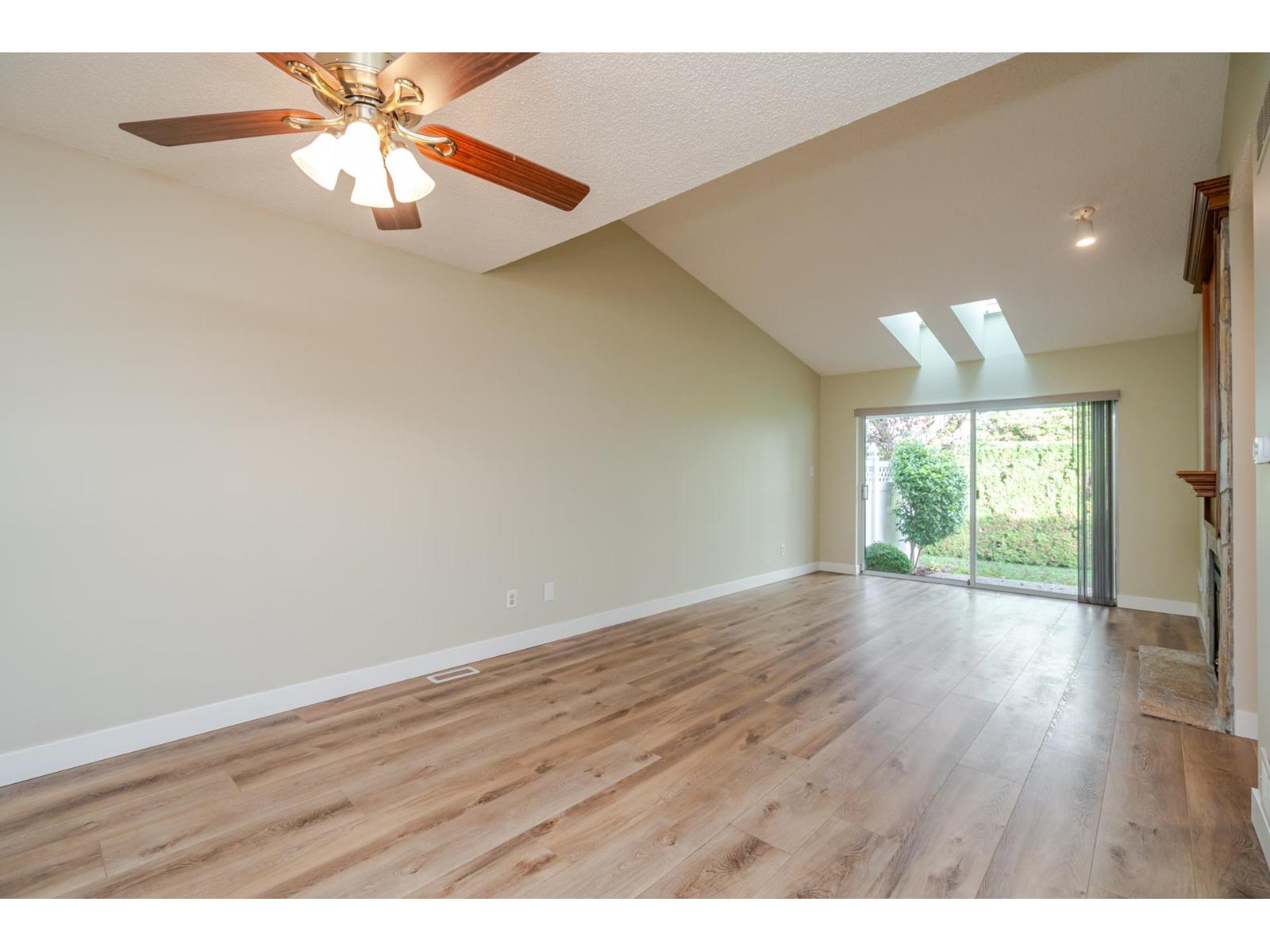 15 5365 205 Street Property Photo 4