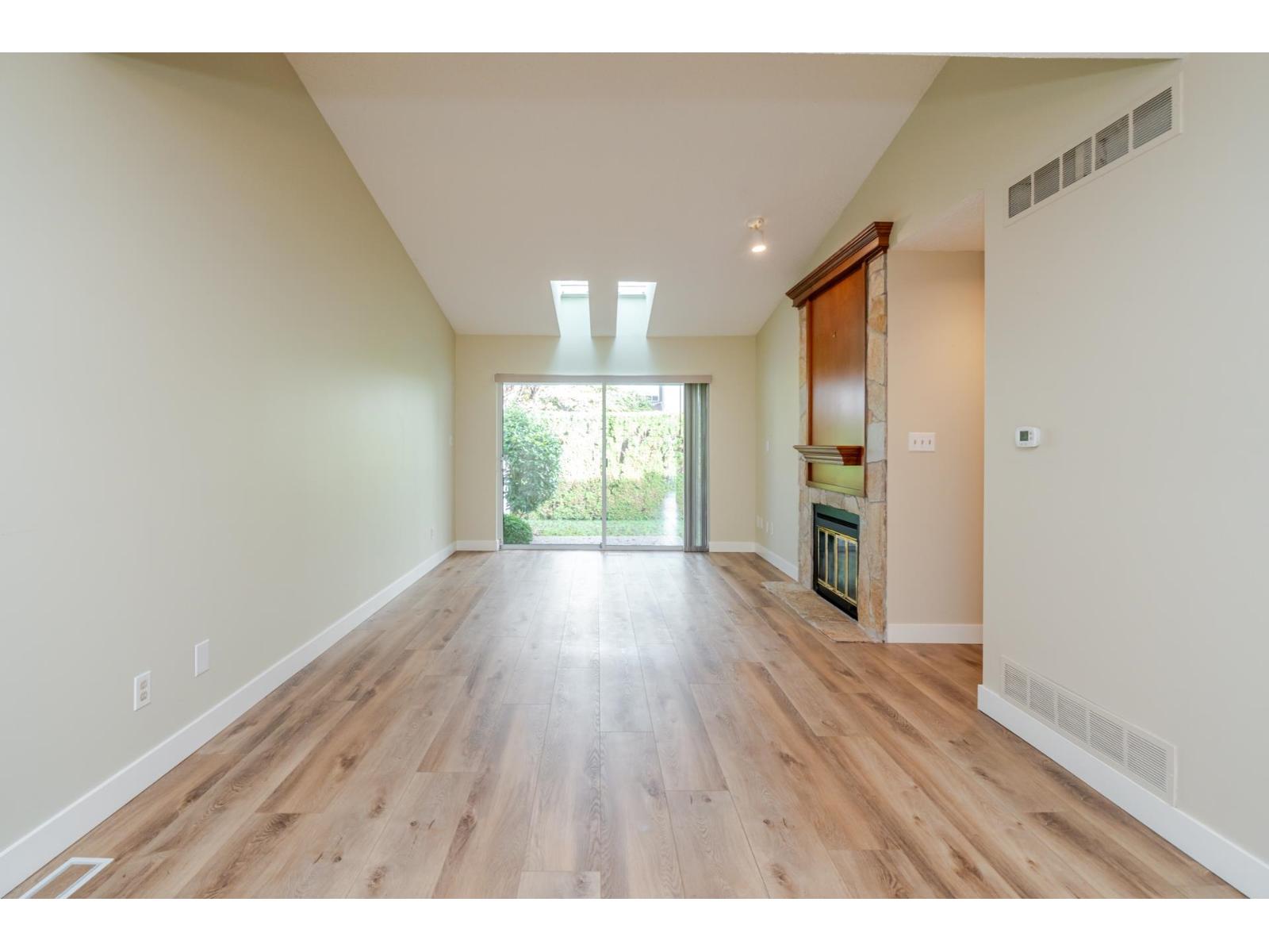 15 5365 205 Street Property Photo 5