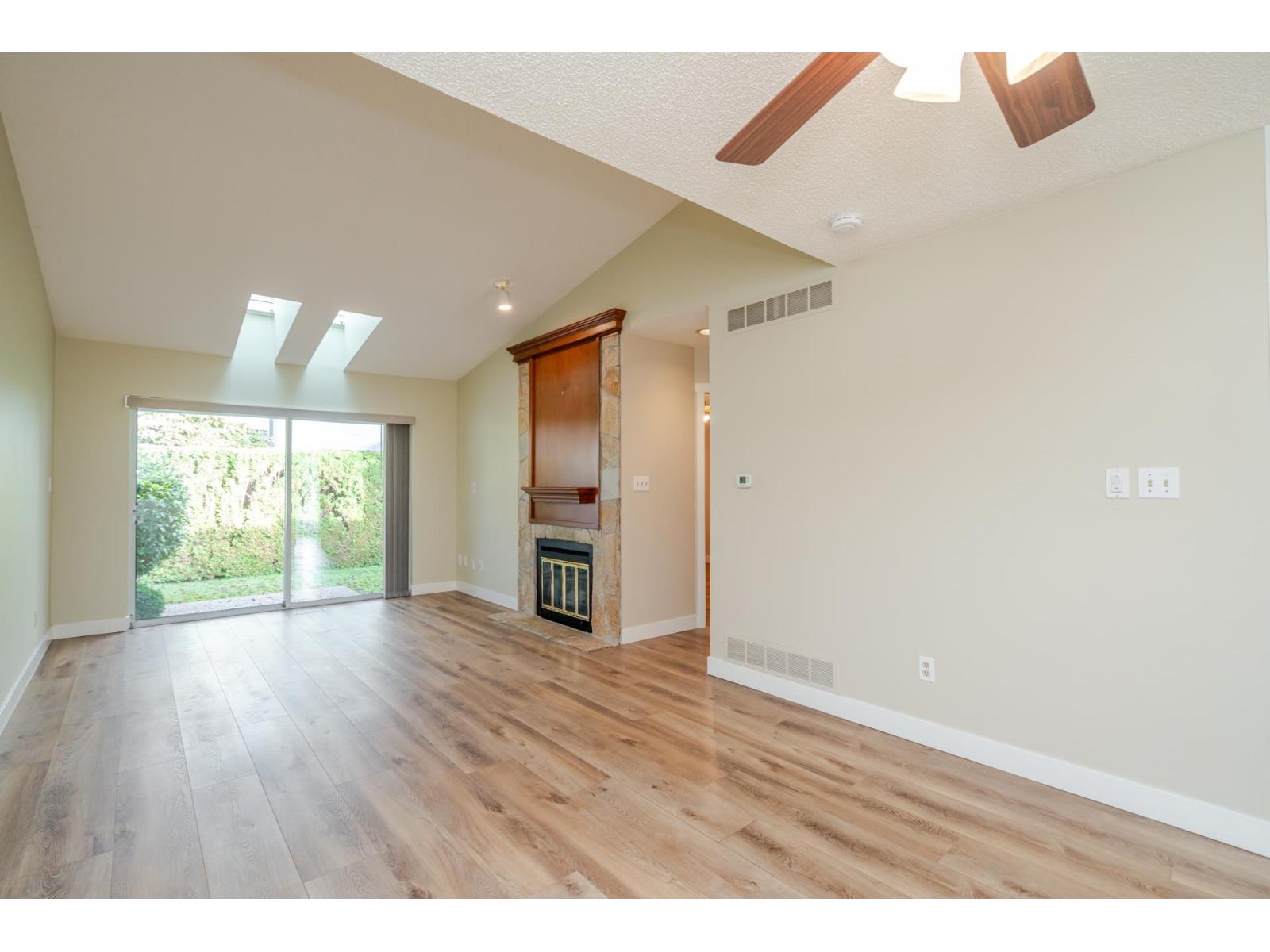 15 5365 205 Street Property Photo 6