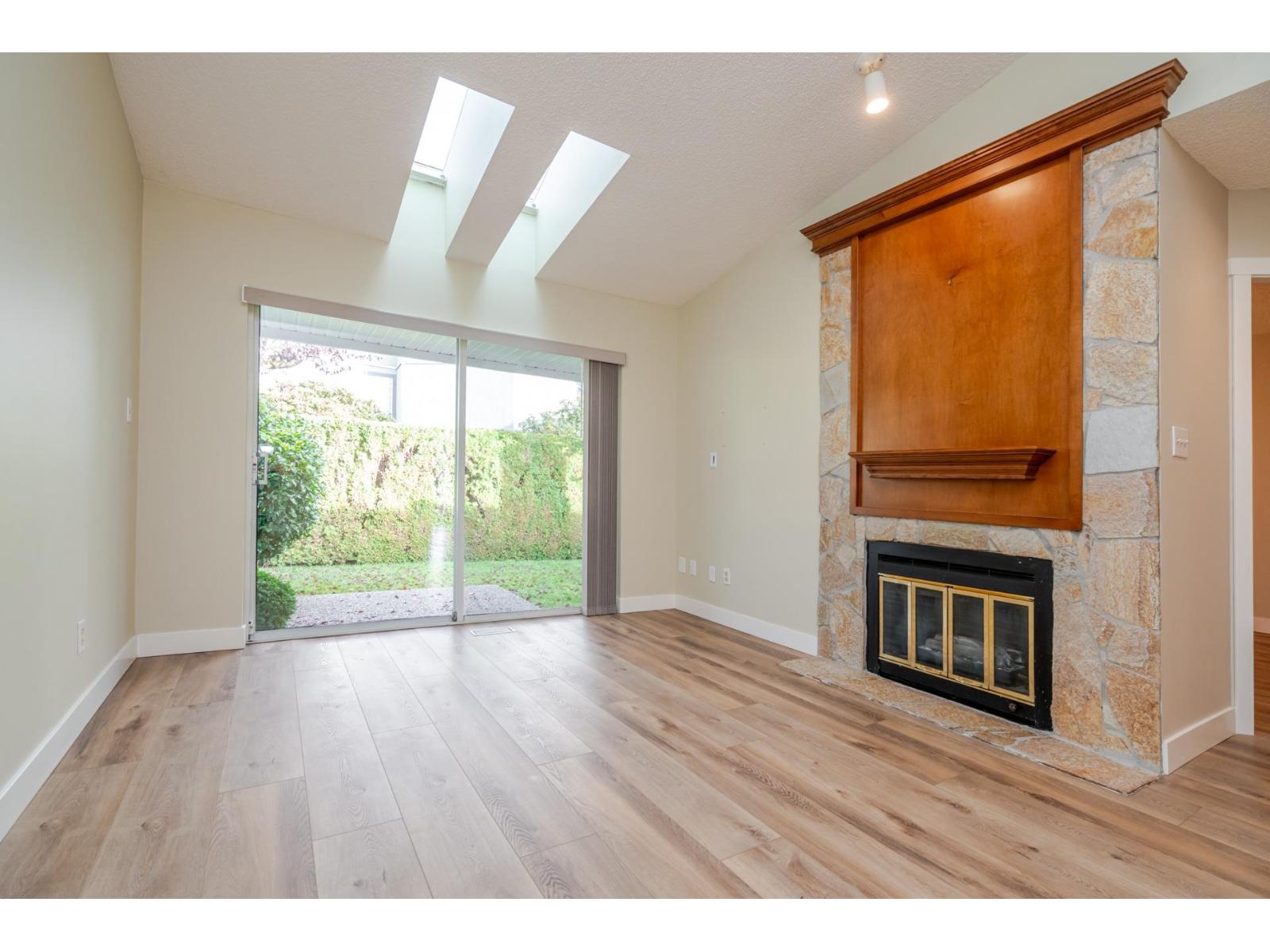 15 5365 205 Street Property Photo 7
