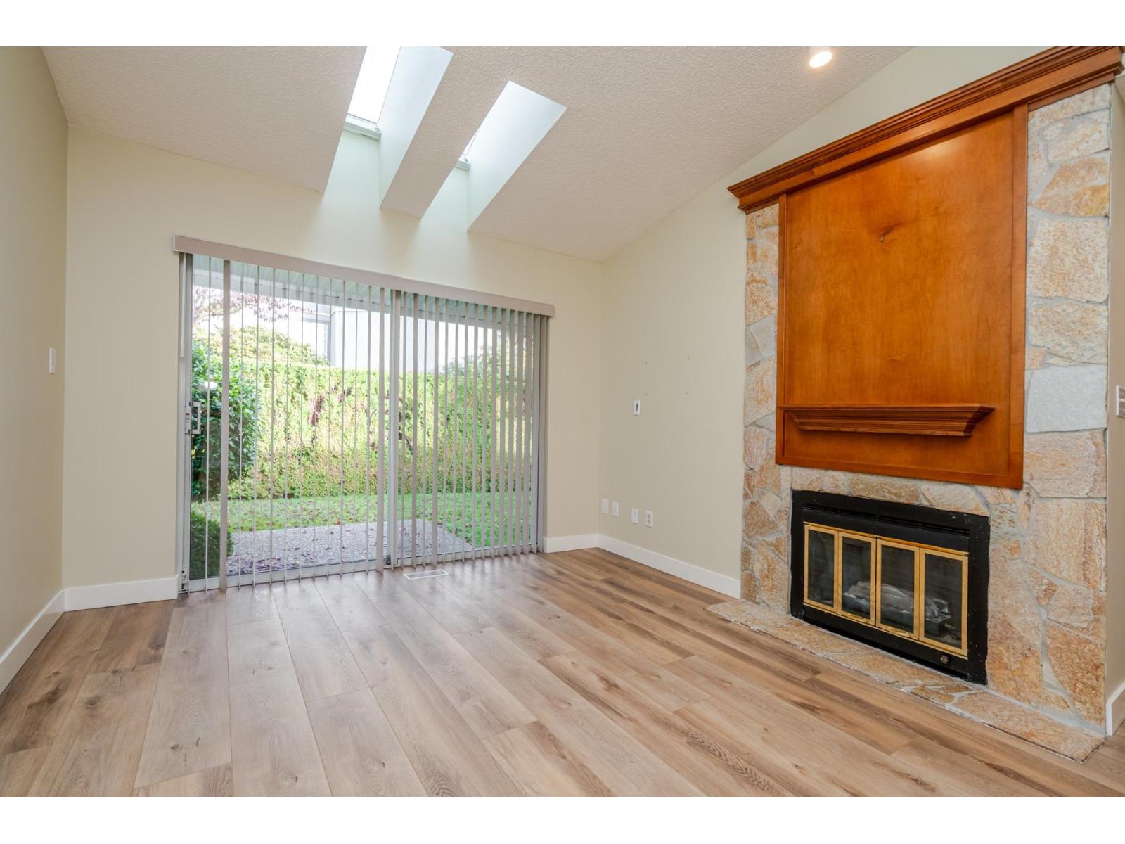 15 5365 205 Street Property Photo 8
