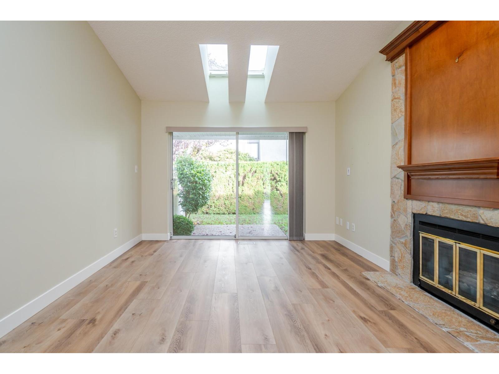 15 5365 205 Street Property Photo 9