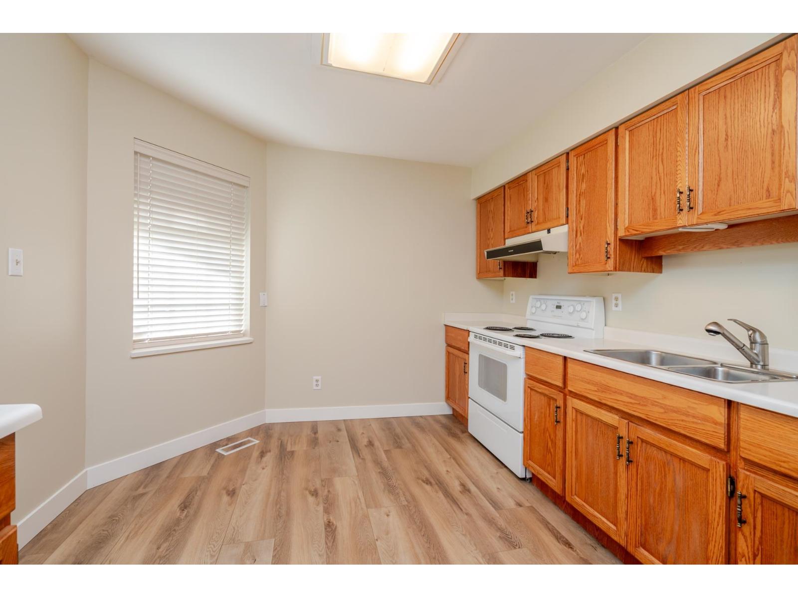 15 5365 205 Street Property Photo 18