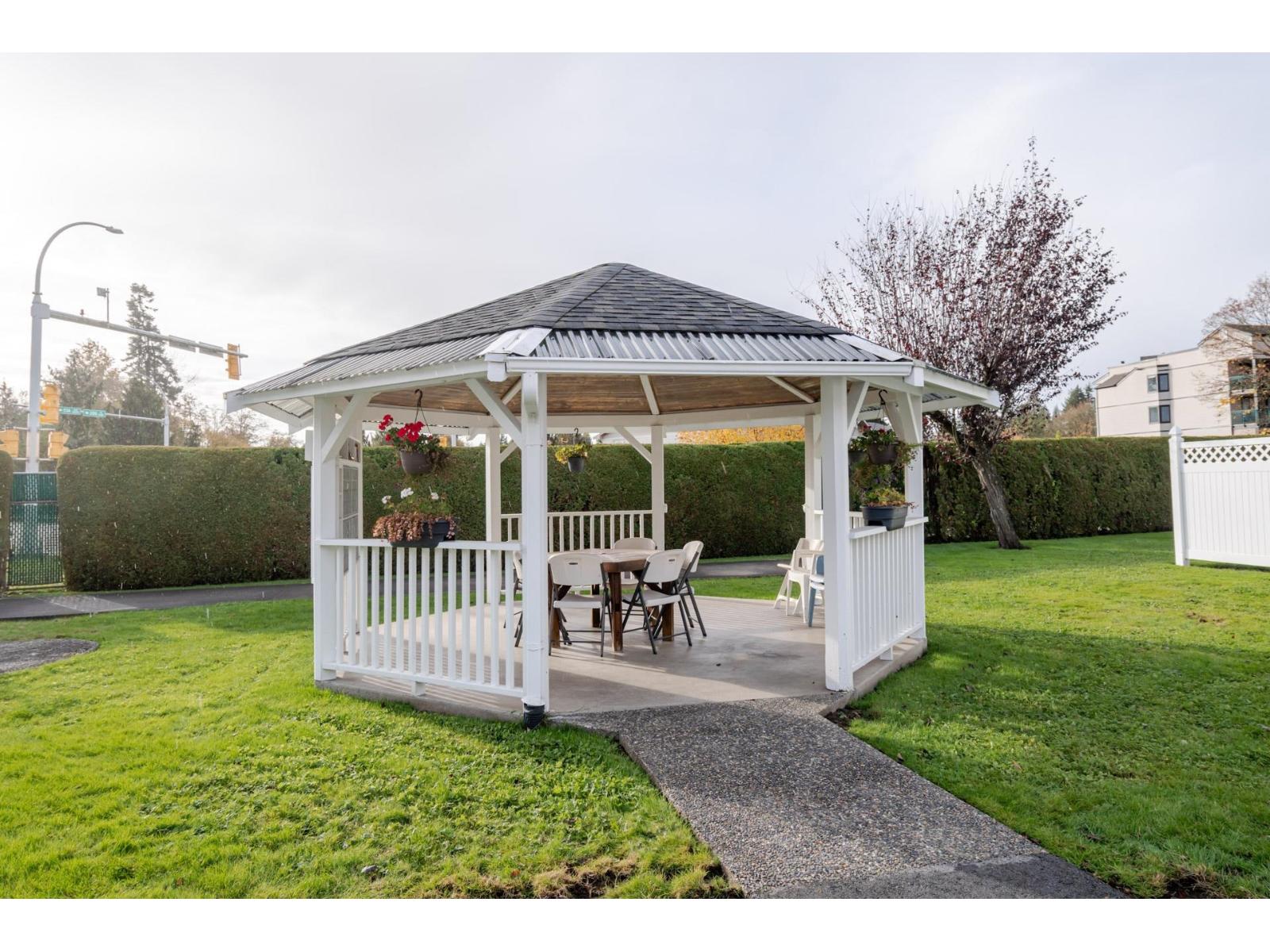 15 5365 205 Street Property Photo 33