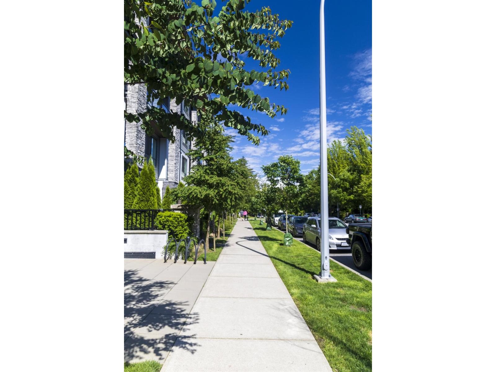 415 15351 101 AVENUE Property Photo 1