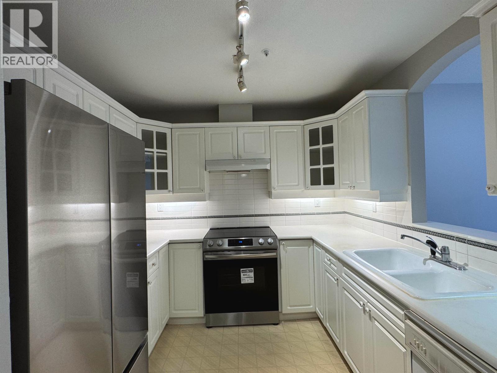 308 5835 E Hampton Place Property Photo 3