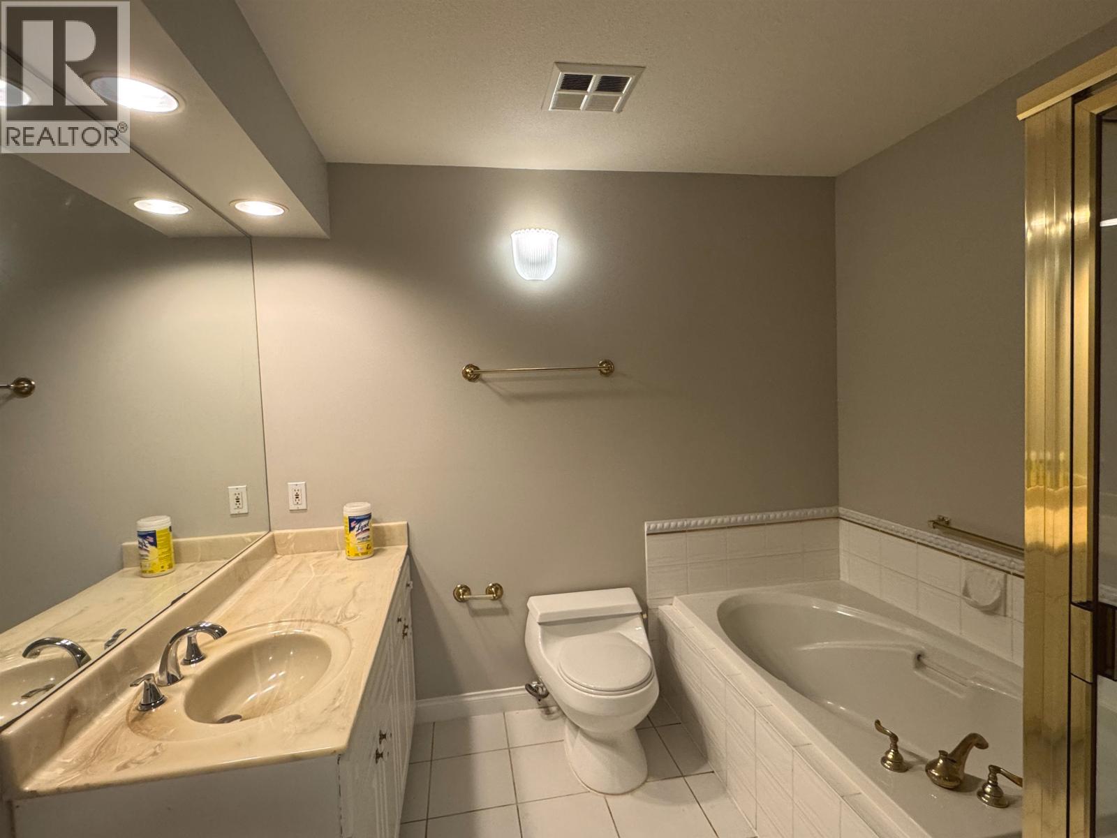 308 5835 E Hampton Place Property Photo 5