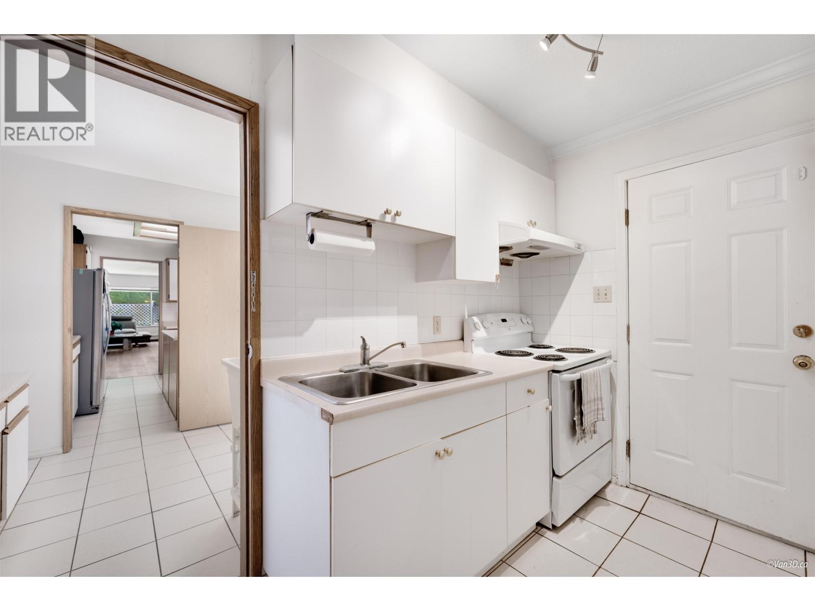 Back Unit 8607 Selkirk Street Property Photo 6