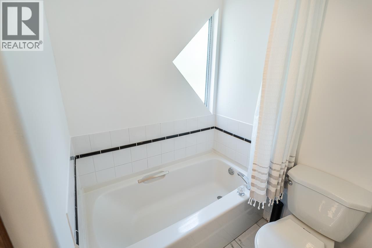 19 11536 236 Street Property Photo 7