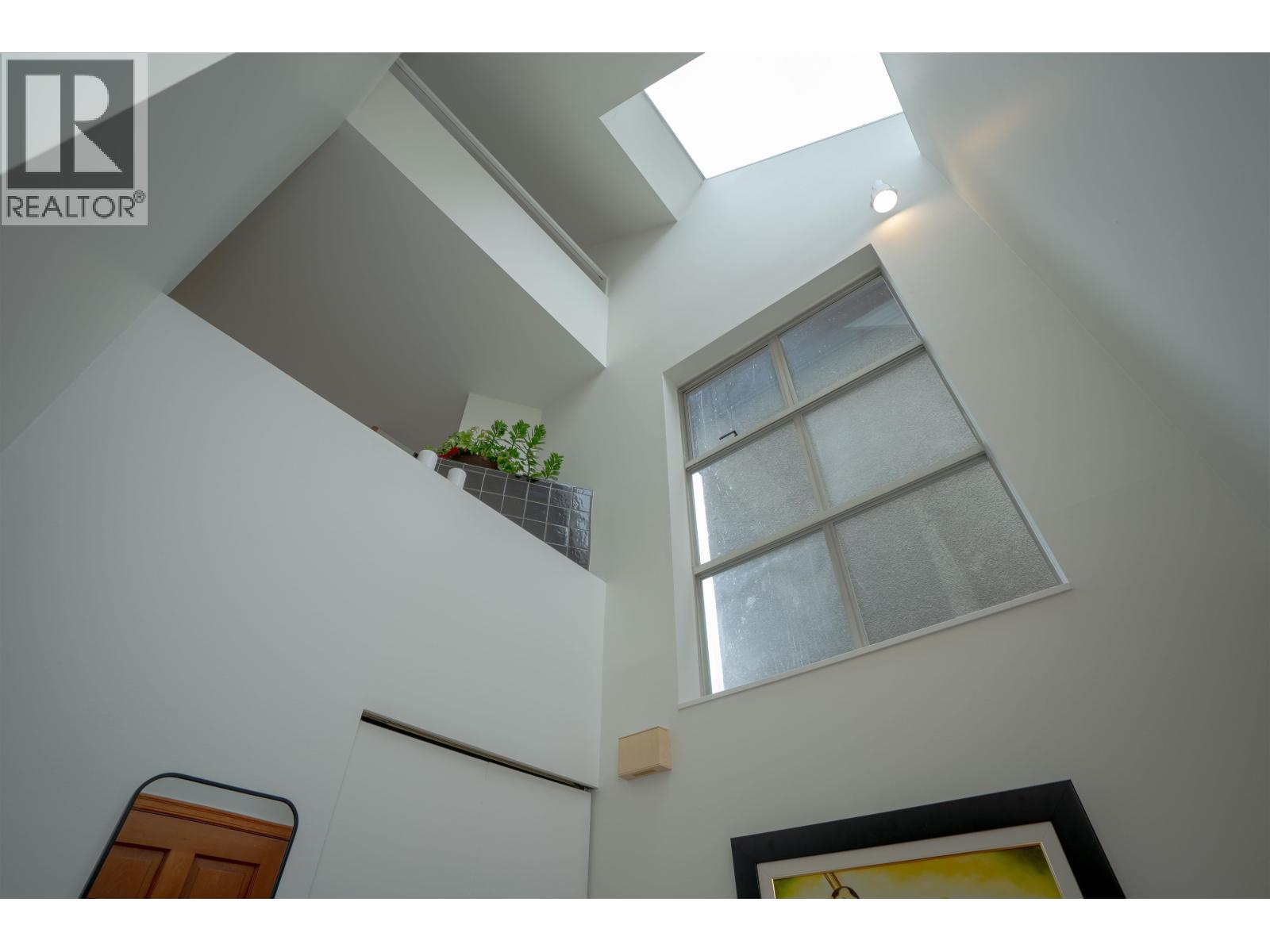 1346 Laburnum Street Property Photo 11