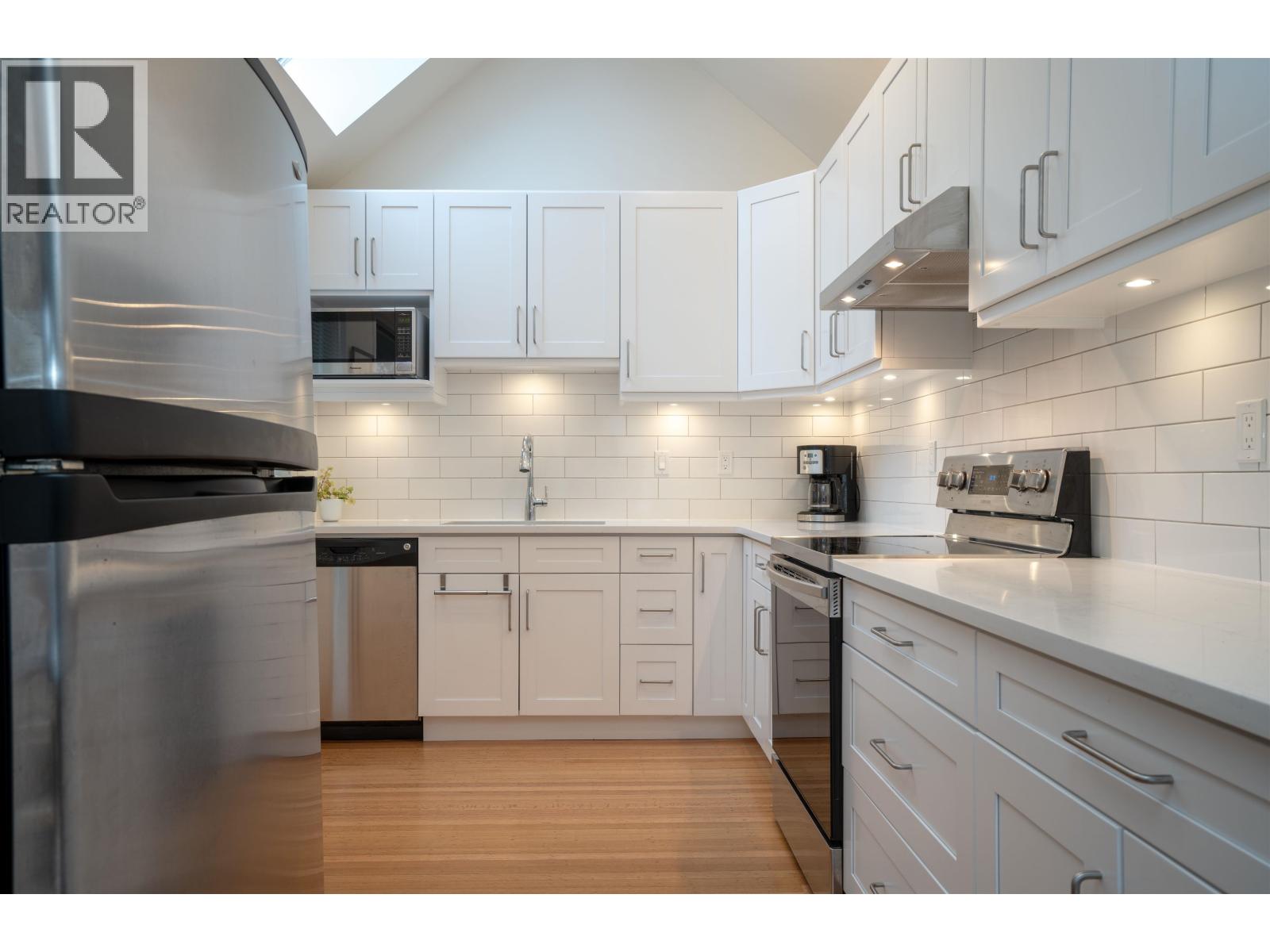 1346 Laburnum Street Property Photo 15