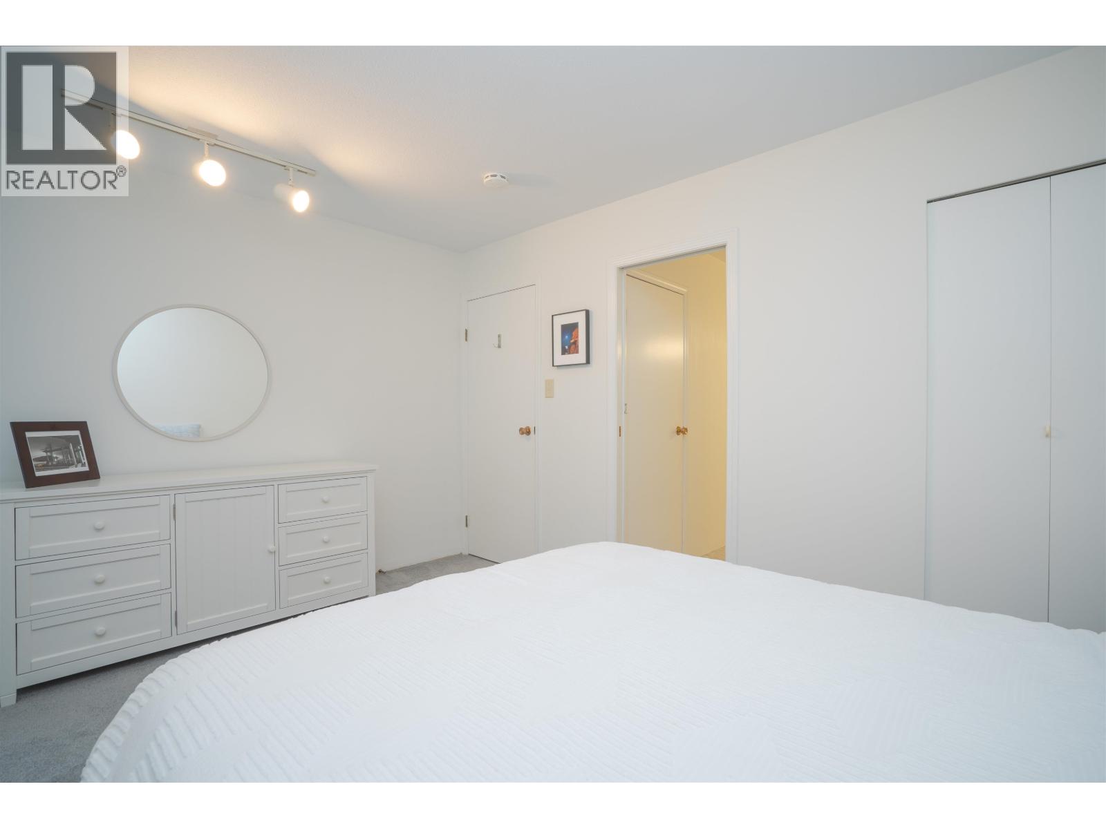 1346 Laburnum Street Property Photo 25